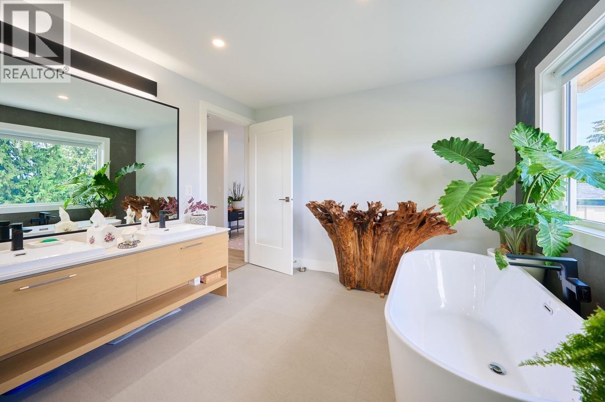 449 E 15TH STREET, North Vancouver