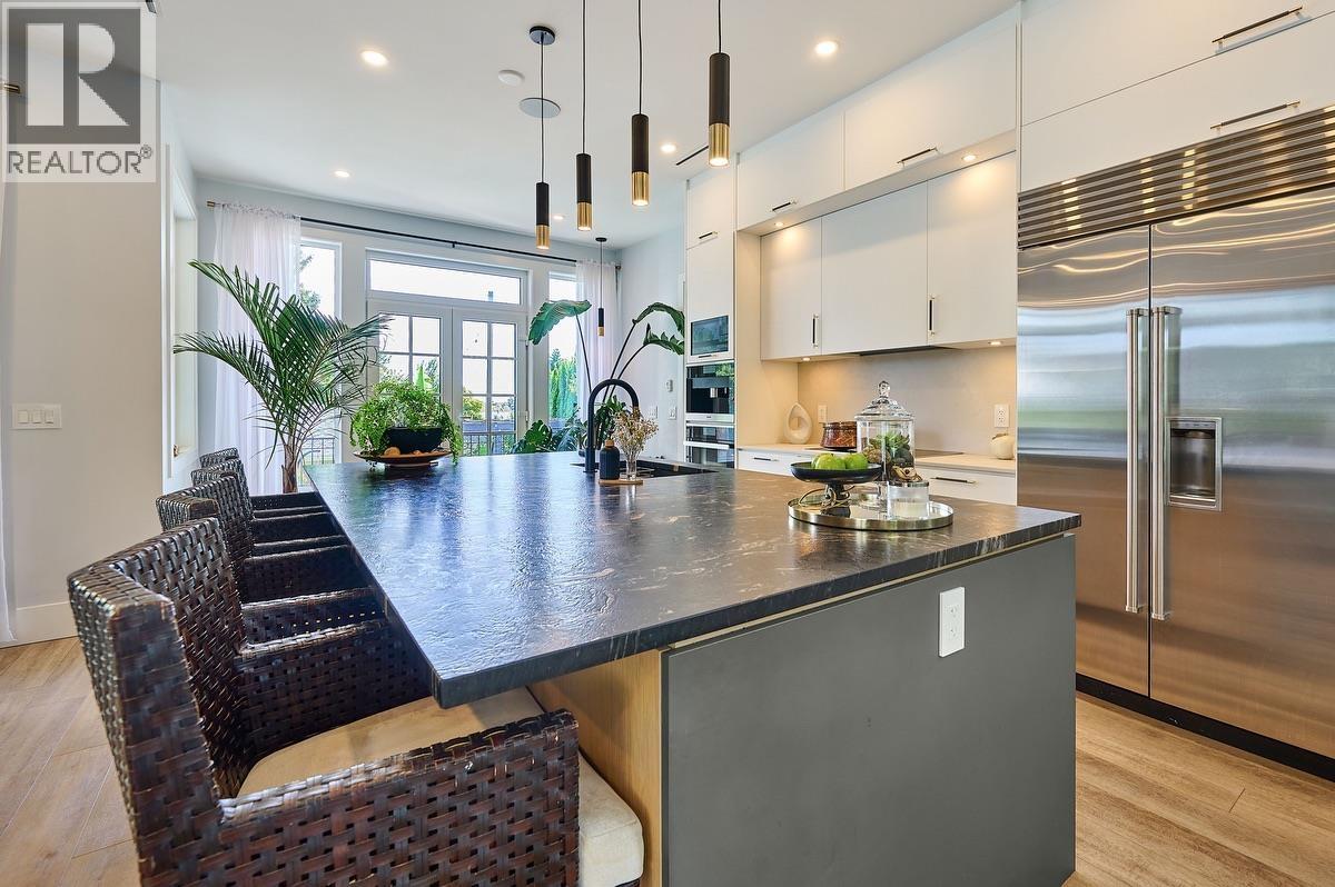 449 E 15TH STREET, North Vancouver