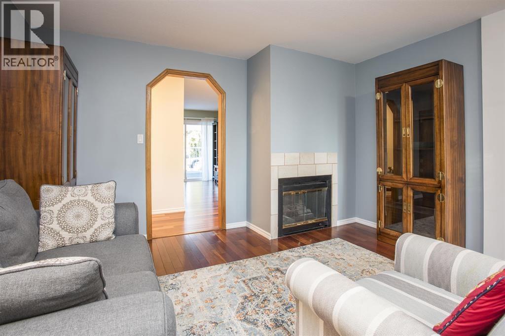 Upper 9890 LYNDHURST STREET, Burnaby — photo 5
