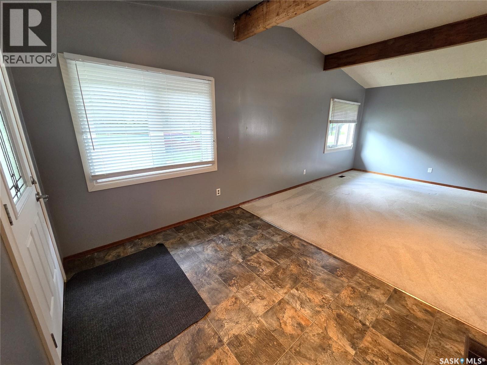 304 Second AVENUE E, Lampman — photo 5