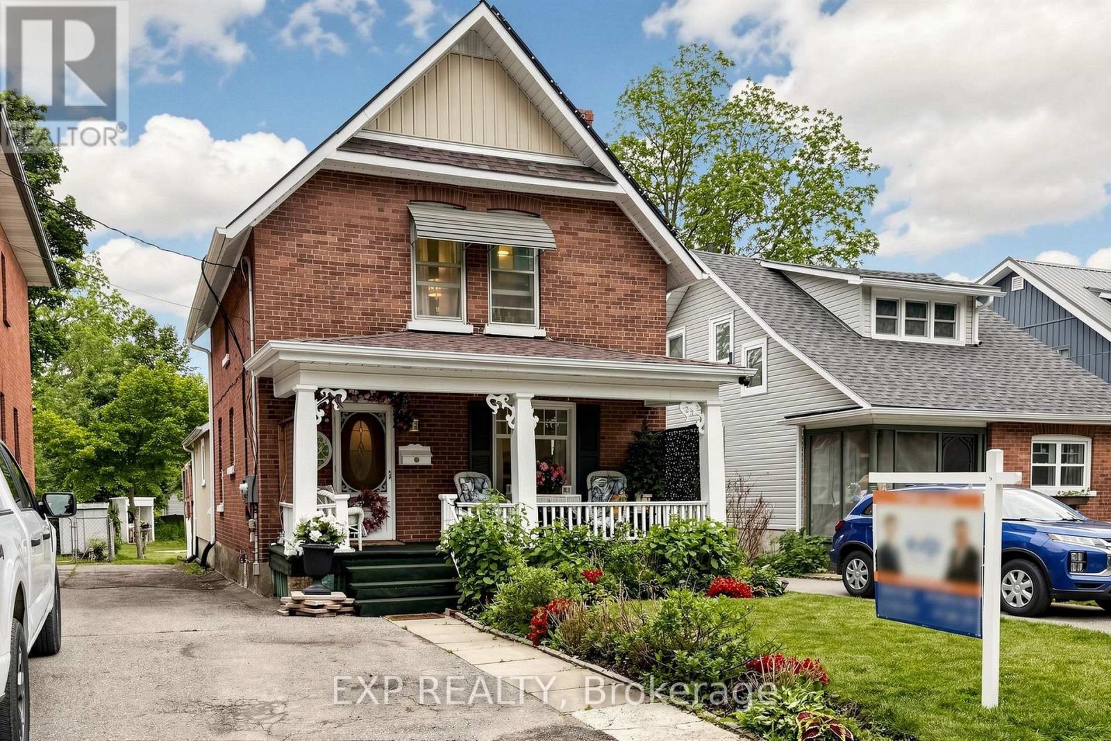28 SIMCOE STREET - 2