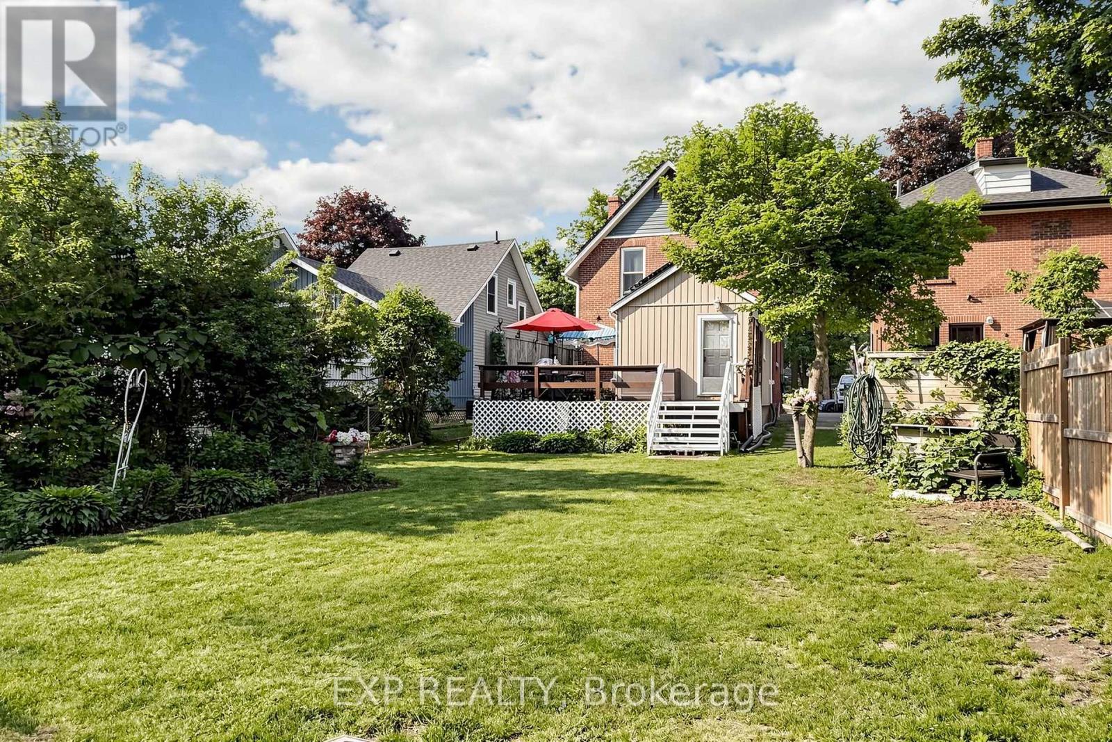 28 SIMCOE STREET - 33