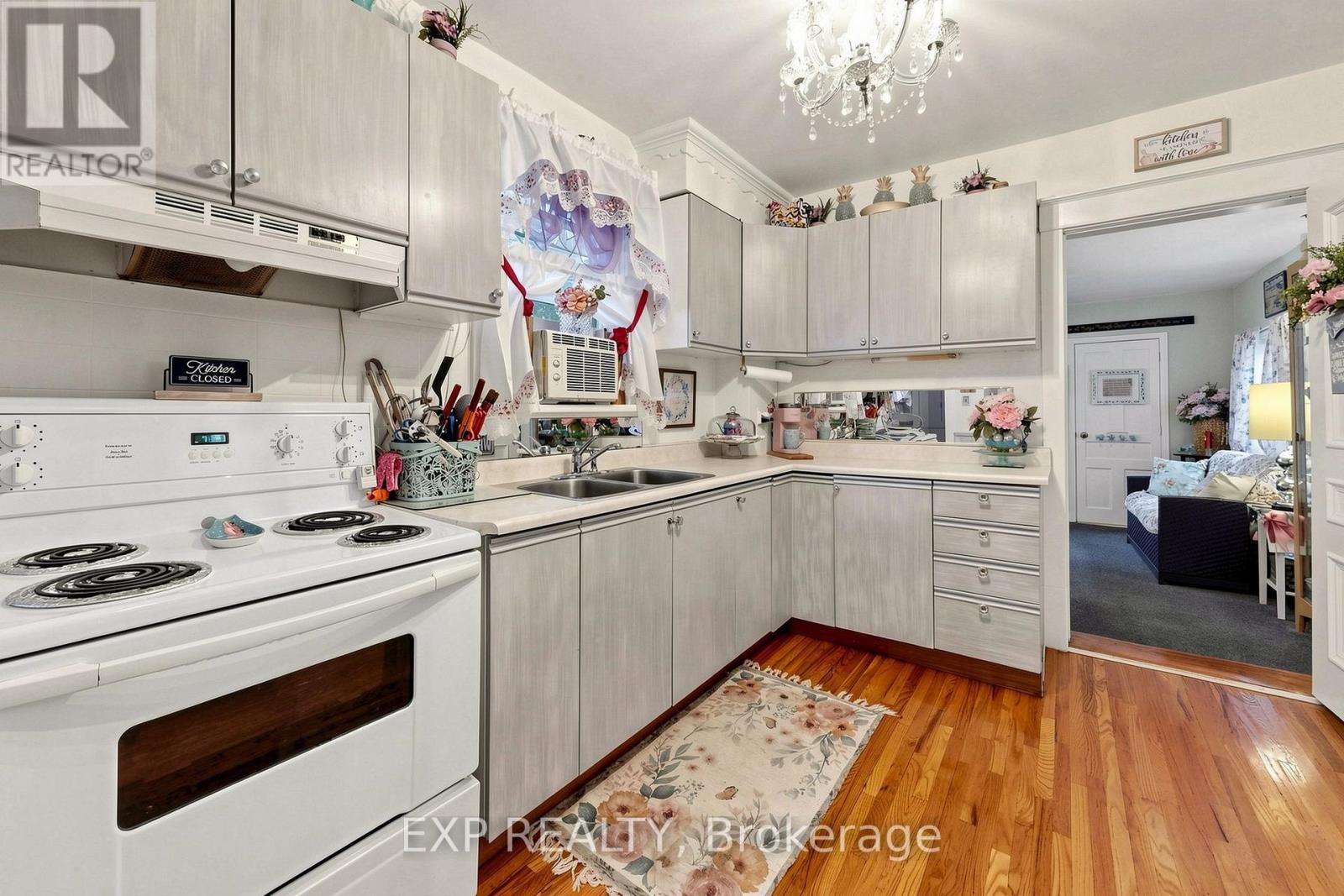 28 SIMCOE STREET, Kawartha Lakes (Lindsay) — photo 8