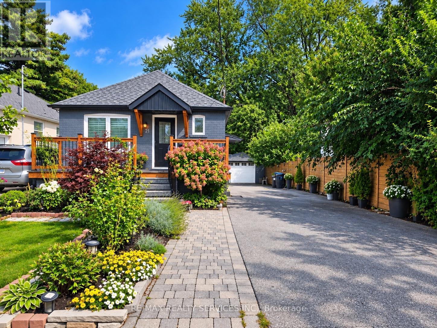 21 MCINTOSH AVENUE - 2