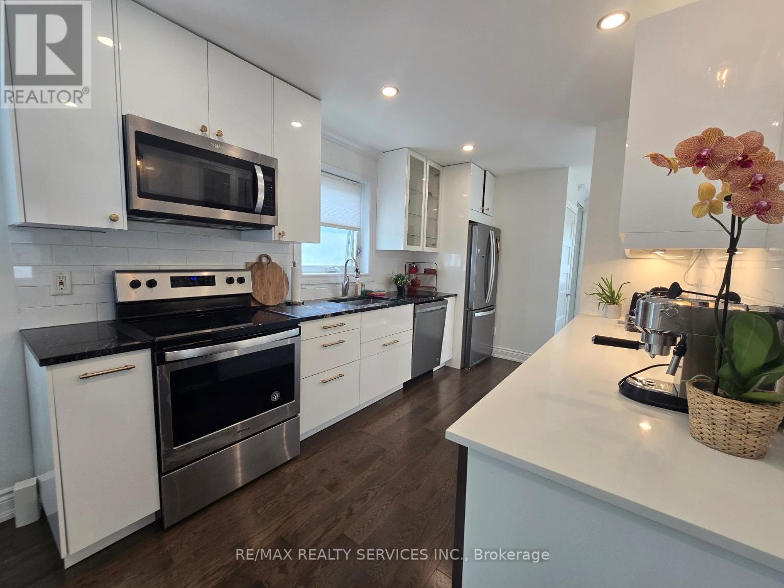 21 MCINTOSH AVENUE - 8