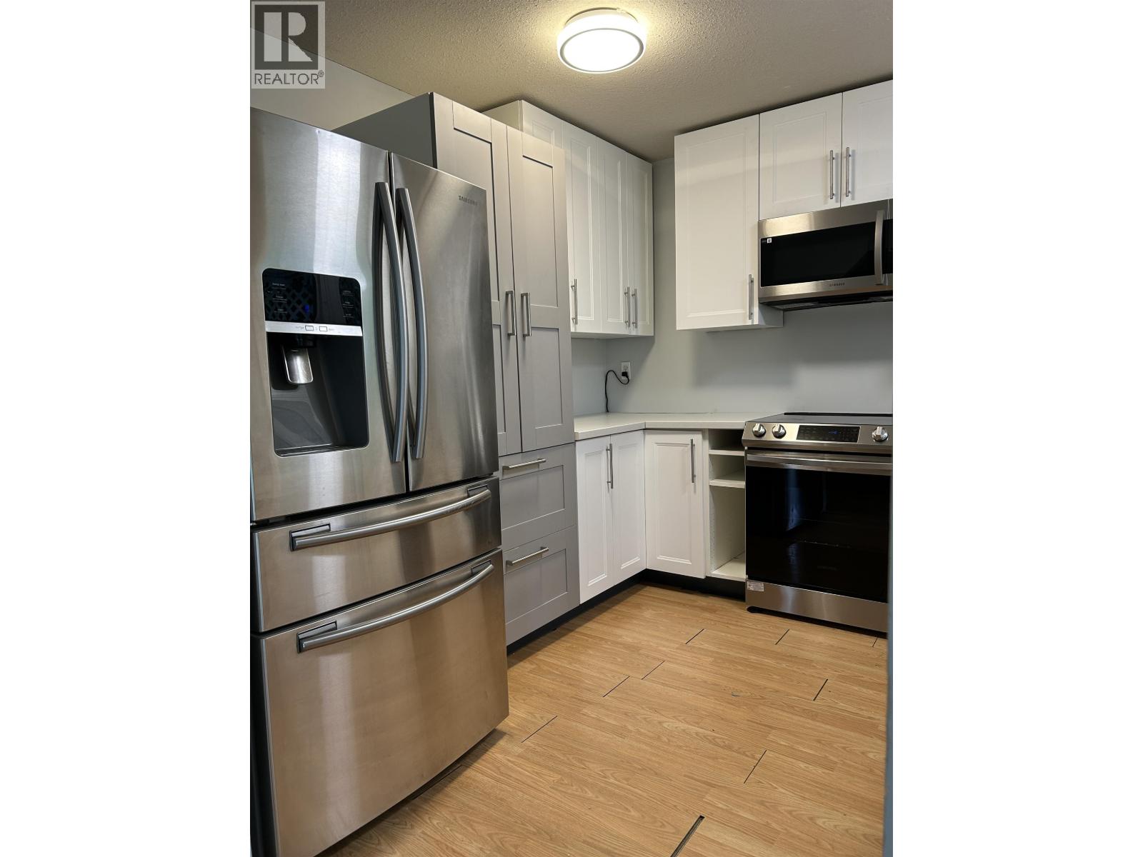 Main-9890 LYNDHURST STREET, Burnaby — photo 4