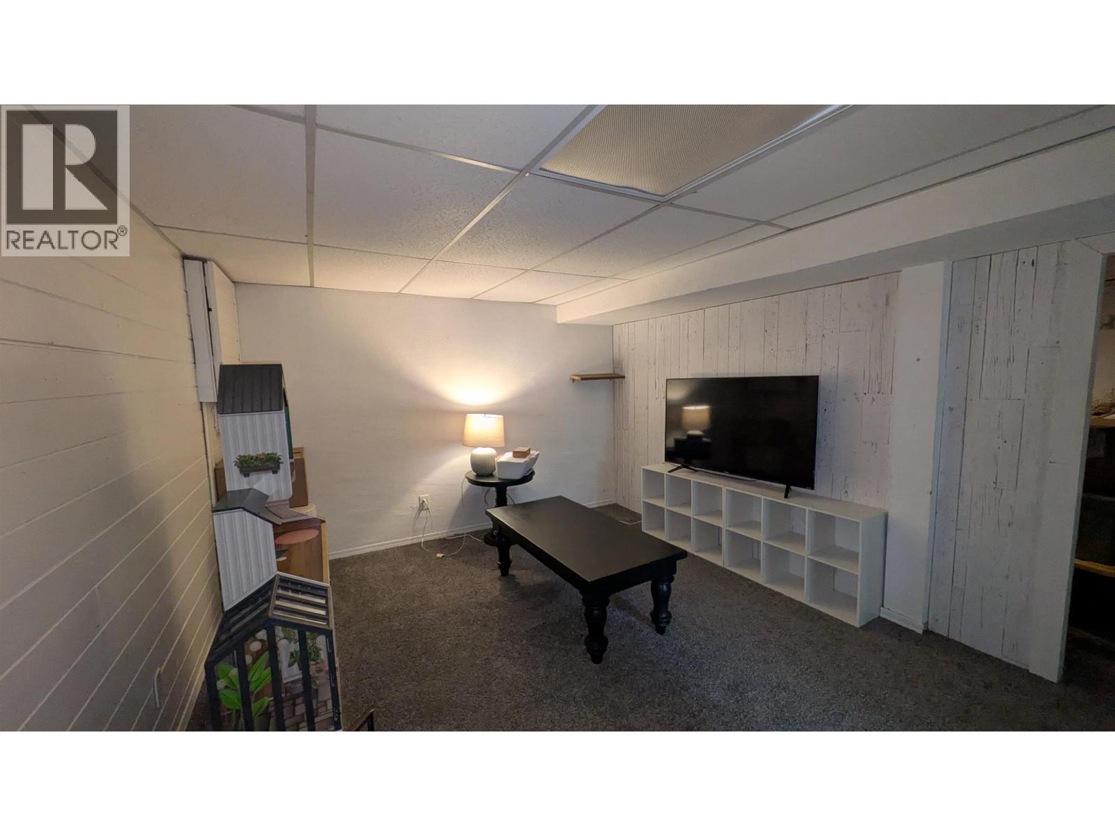 7207 IMPERIAL CRESCENT - 8