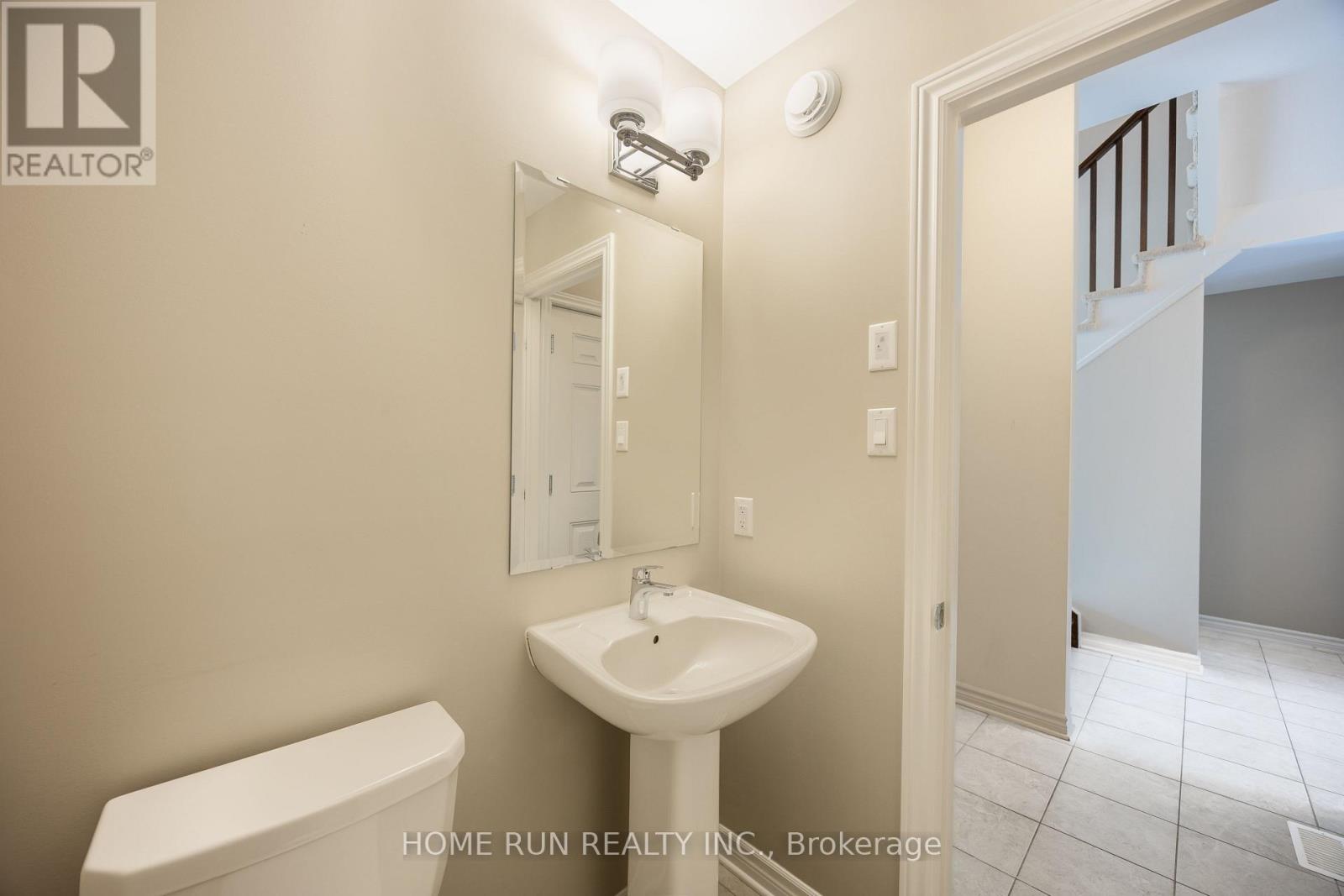 818 CLAPHAM TERRACE, Ottawa — photo 4