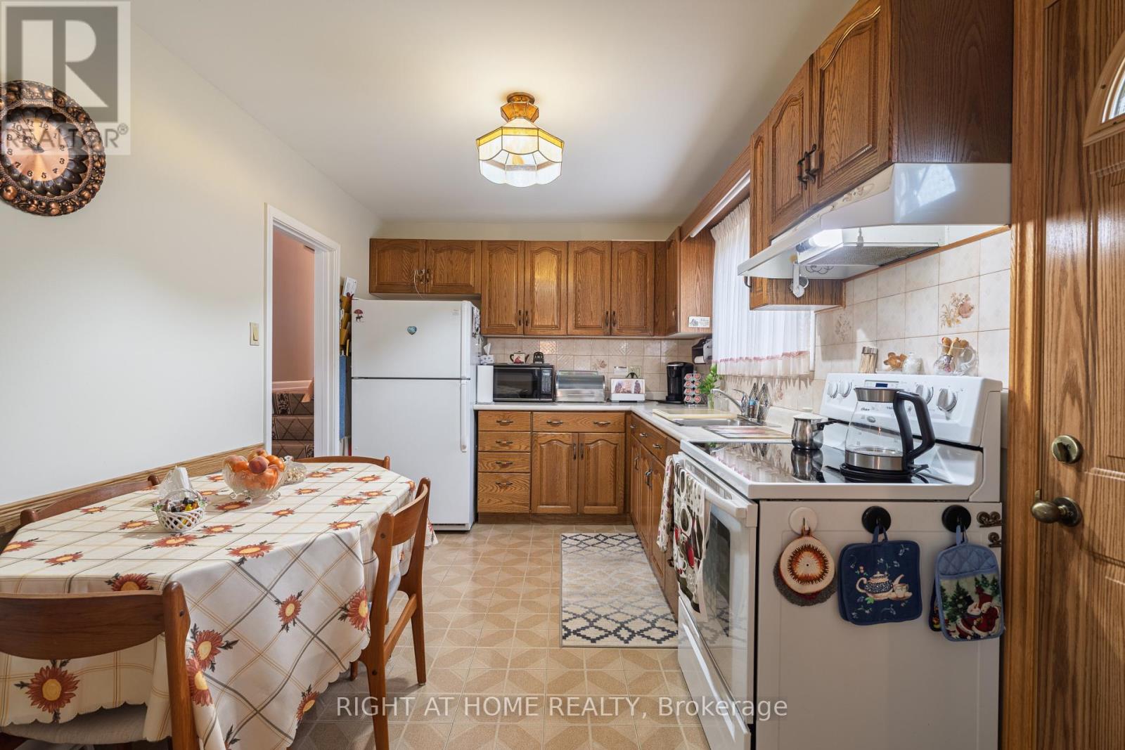 22 MONTERREY DRIVE - 12