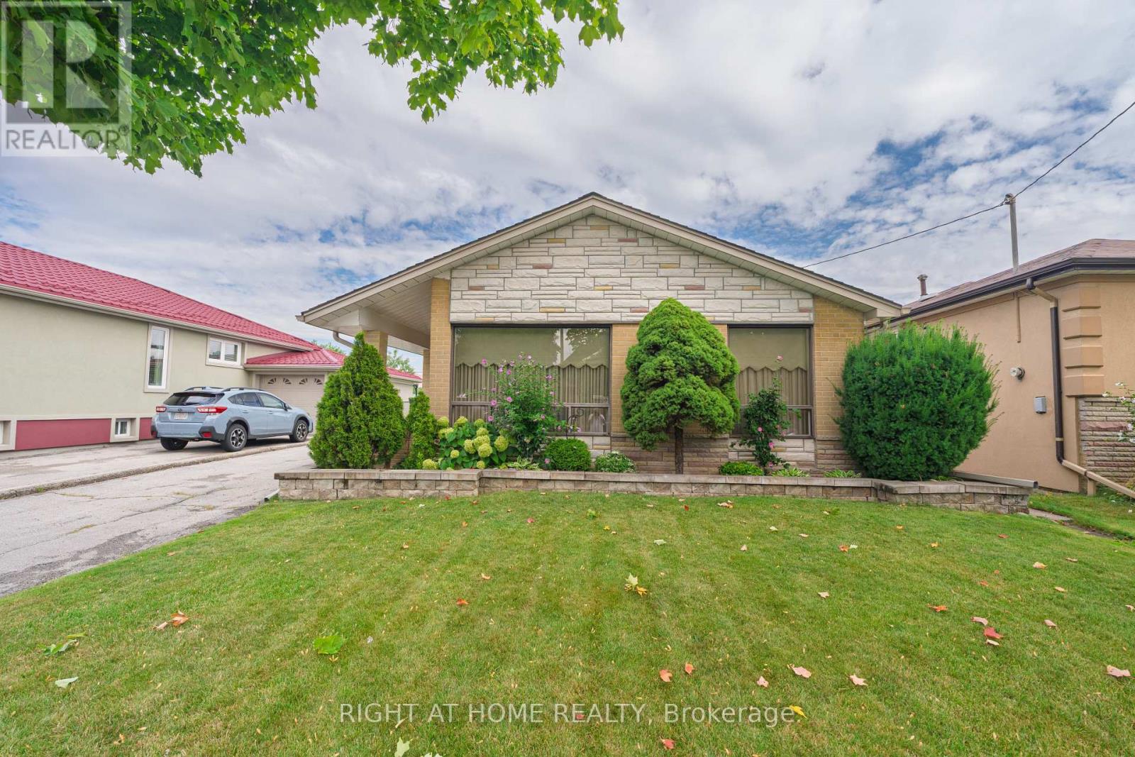 22 MONTERREY DRIVE - 2