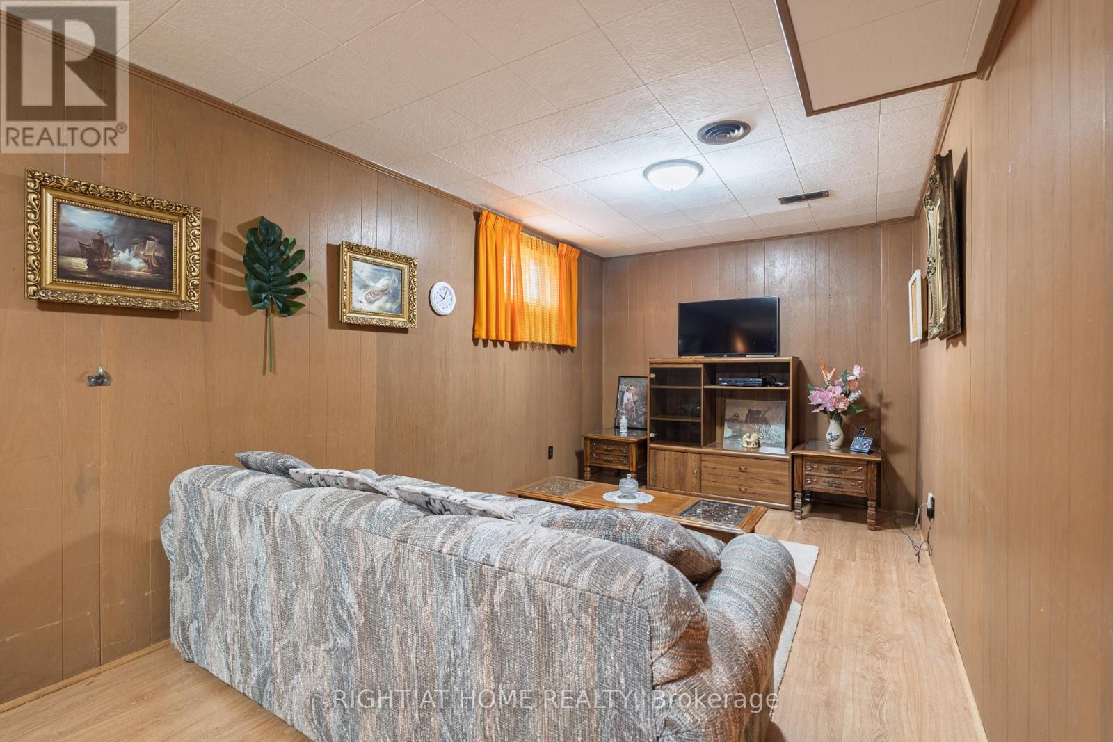 22 MONTERREY DRIVE - 21