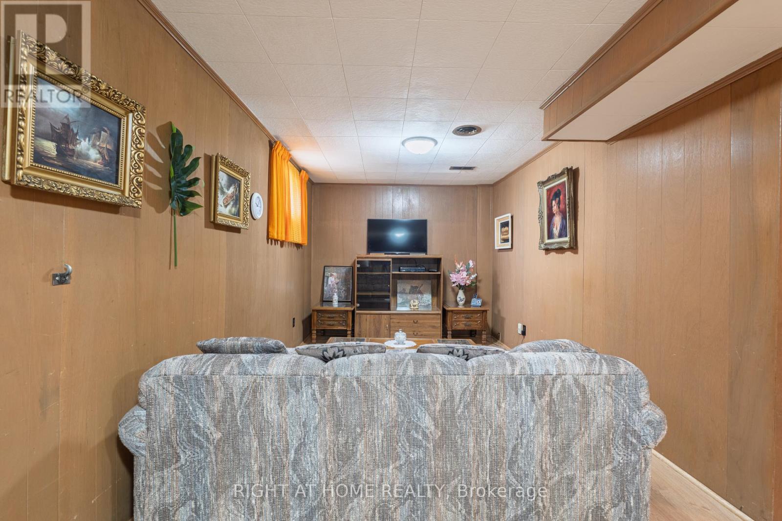 22 MONTERREY DRIVE - 22