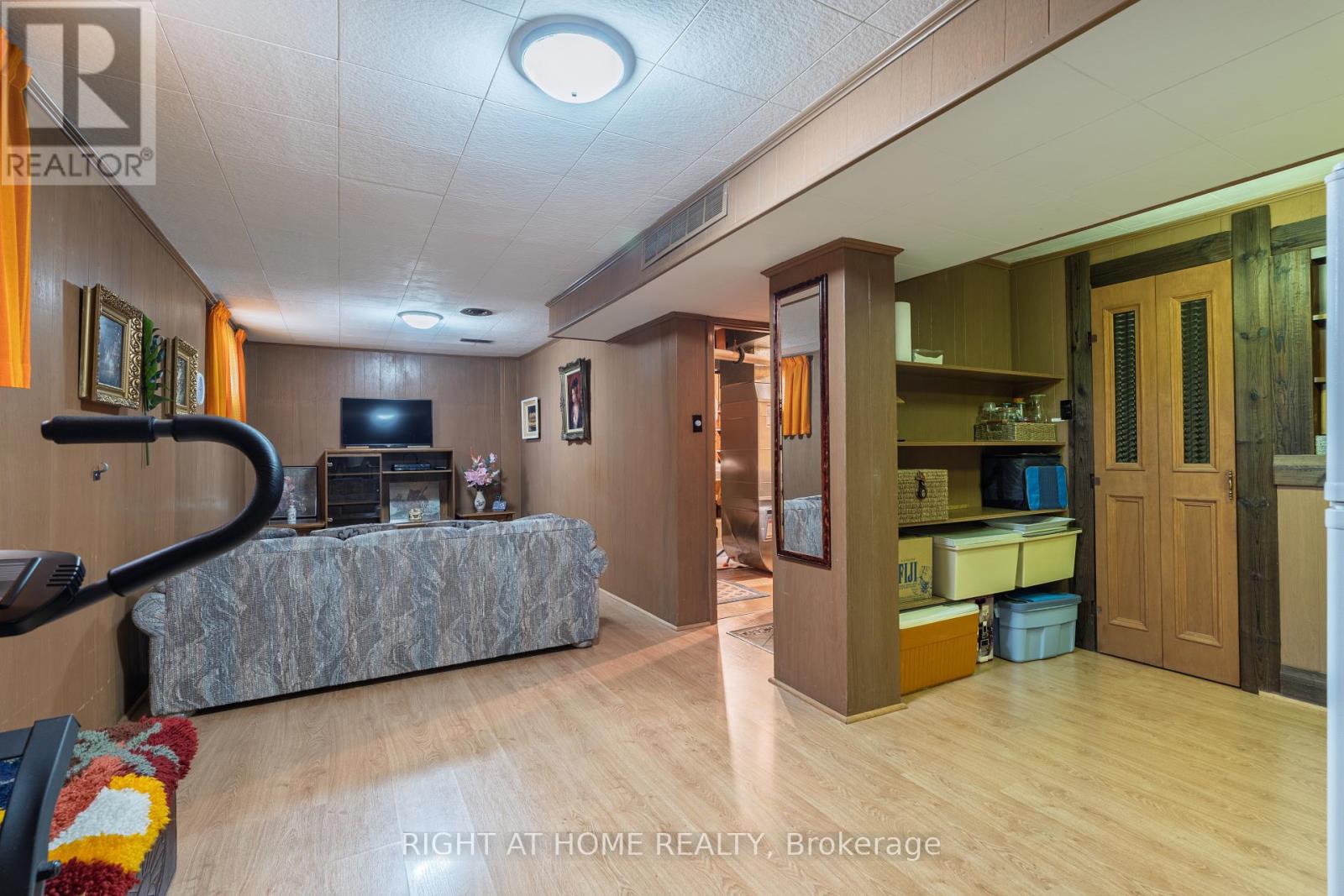 22 MONTERREY DRIVE - 23