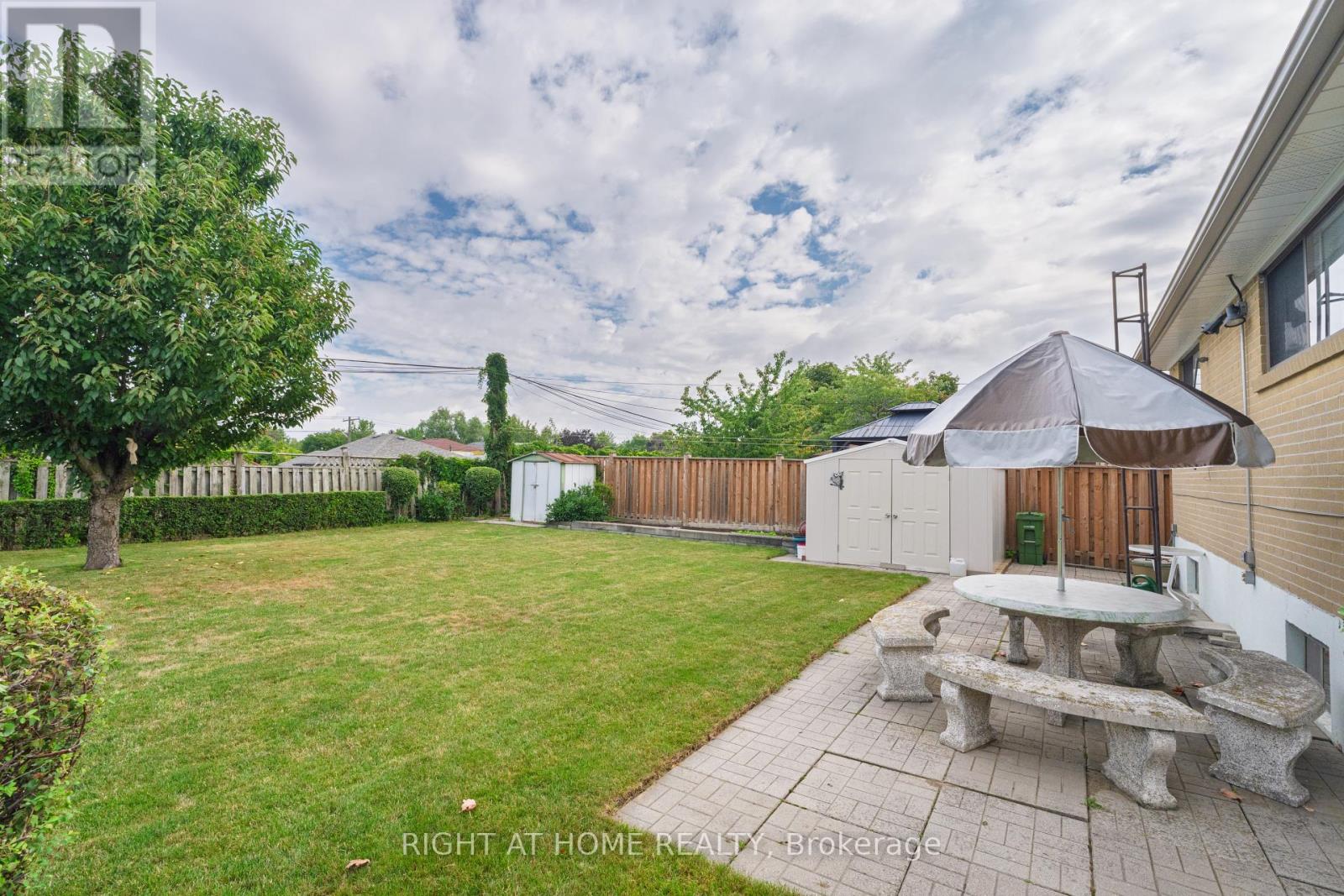 22 MONTERREY DRIVE - 25