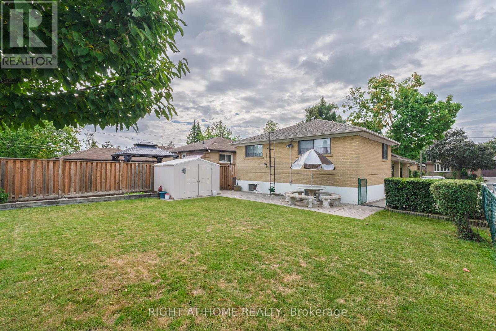 22 MONTERREY DRIVE - 28