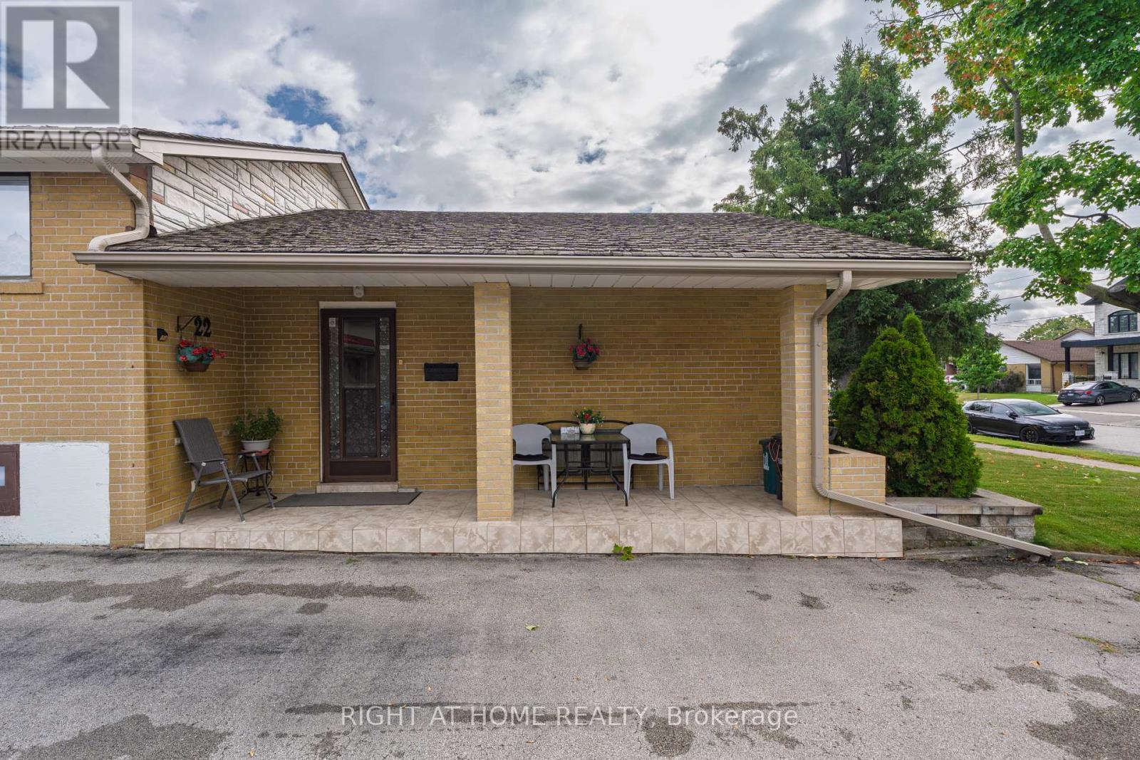 22 MONTERREY DRIVE - 3