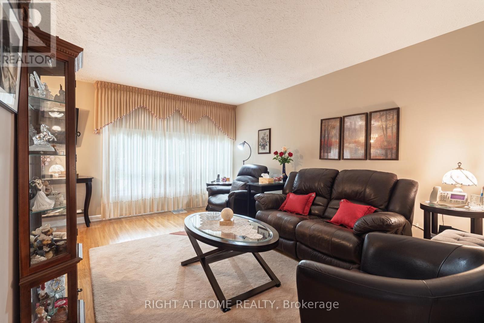 22 MONTERREY DRIVE - 6