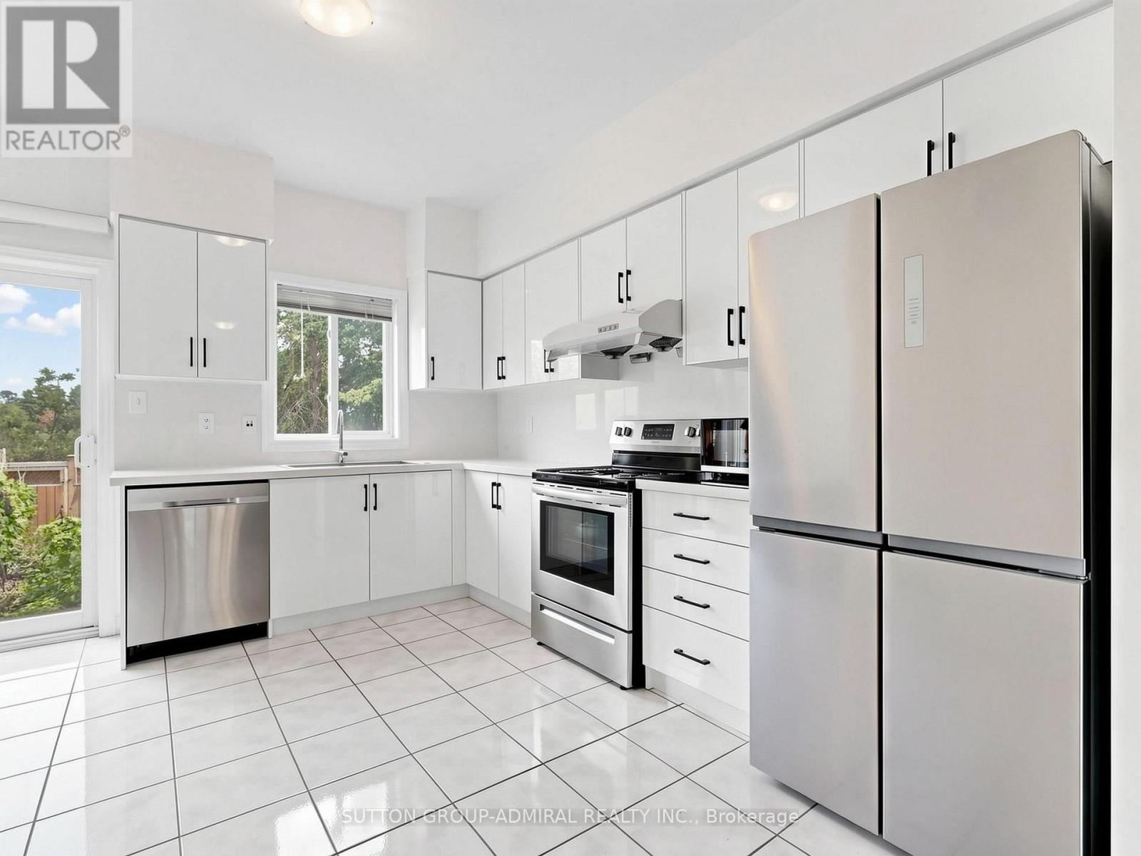 #5 1723 FINCH AVENUE W - 11