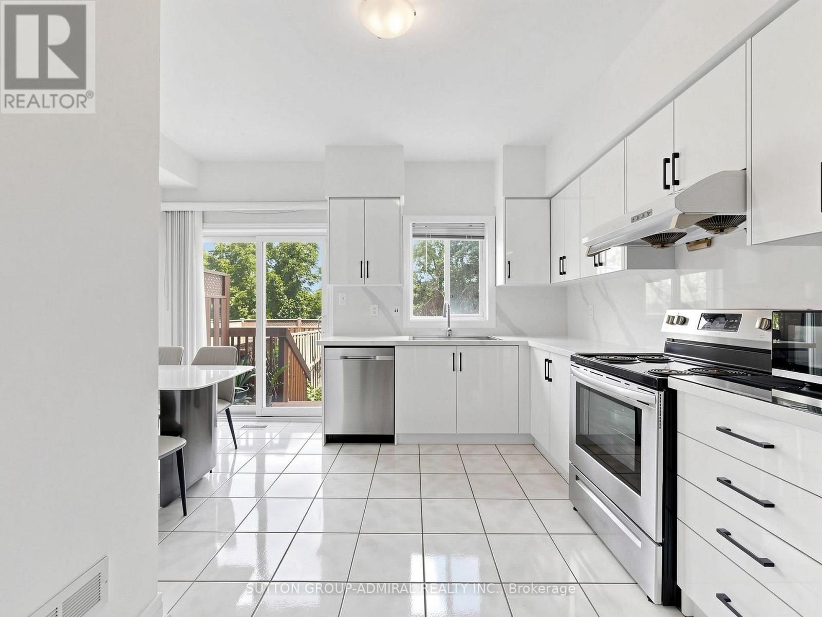 #5 1723 FINCH AVENUE W - 13