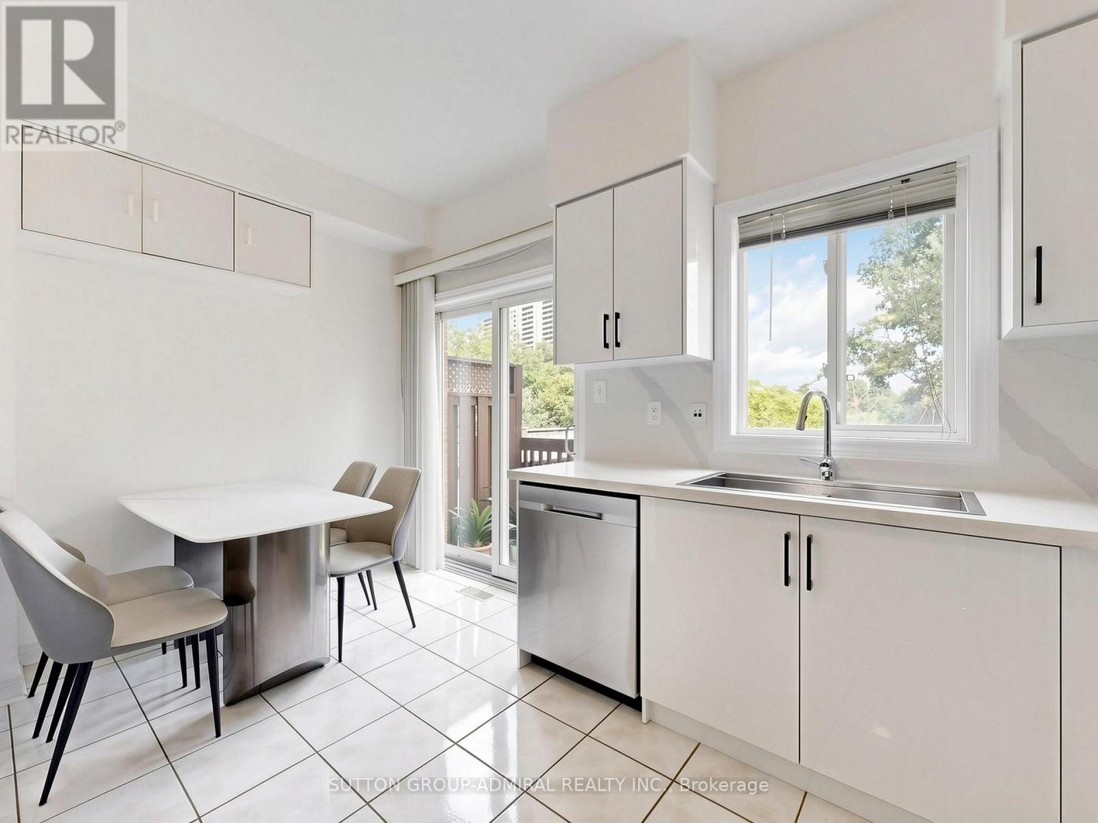 #5 1723 FINCH AVENUE W - 14