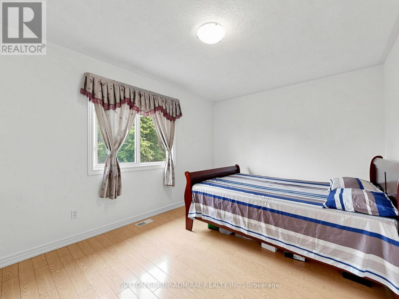 #5 1723 FINCH AVENUE W - 22