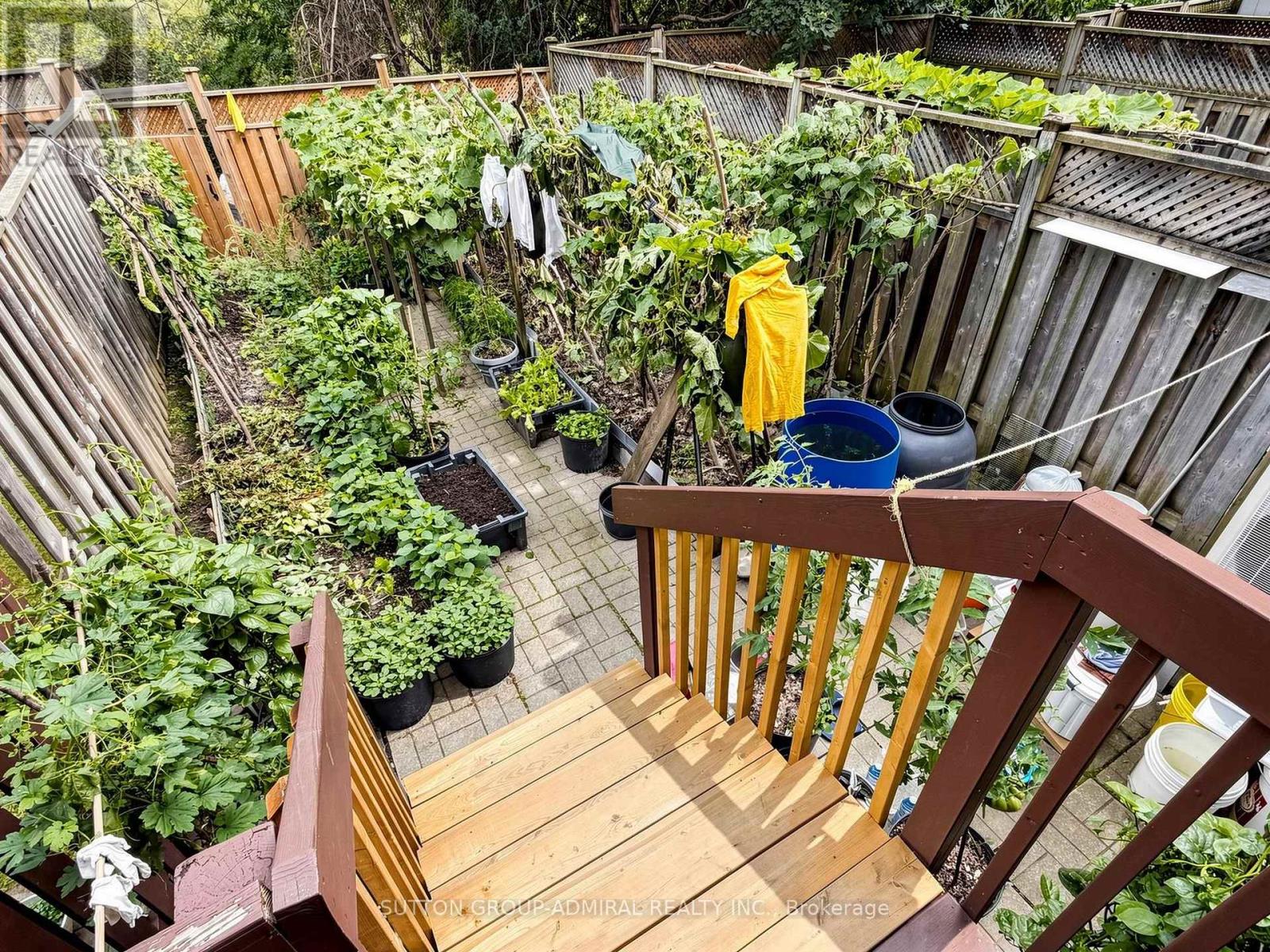 #5 1723 FINCH AVENUE W - 27