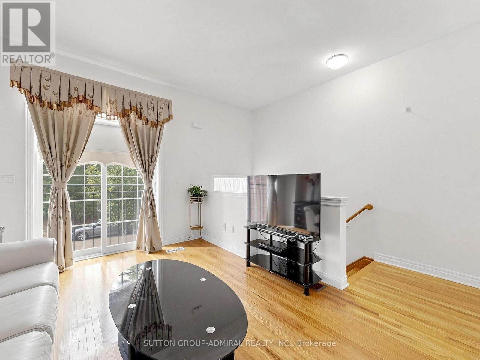 #5 1723 FINCH AVENUE W - 4
