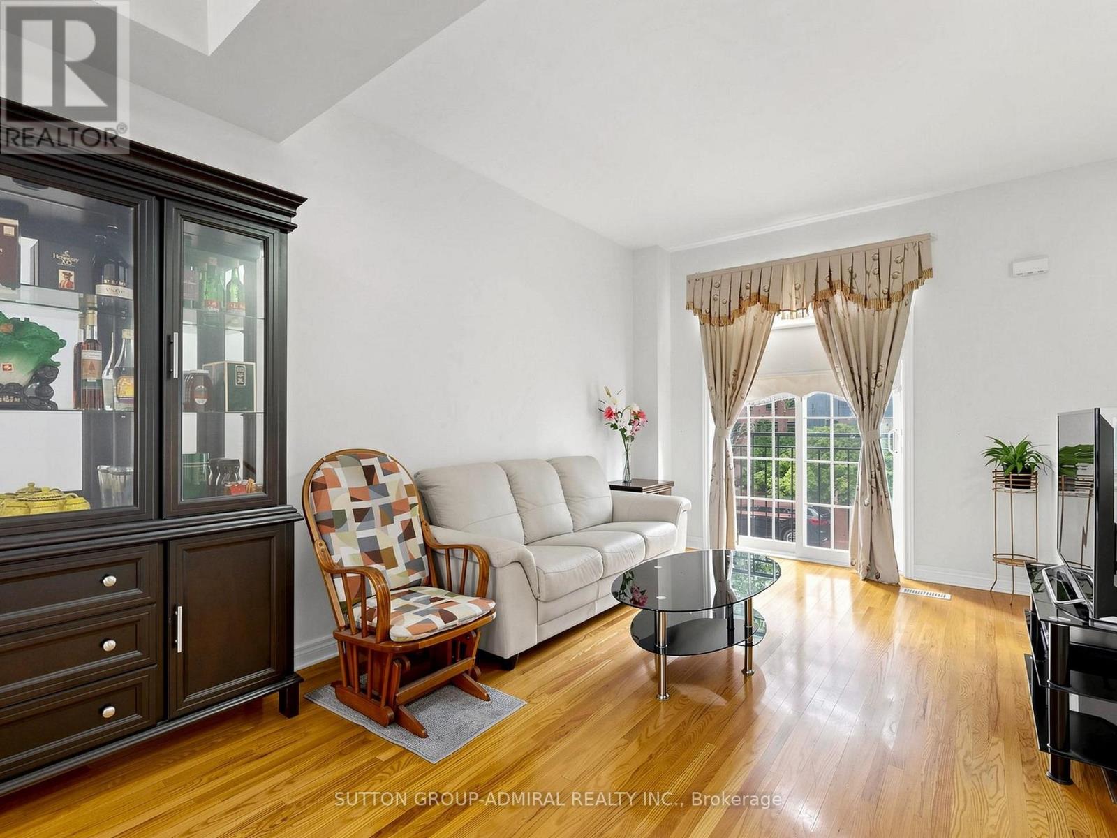 #5 1723 FINCH AVENUE W - 5
