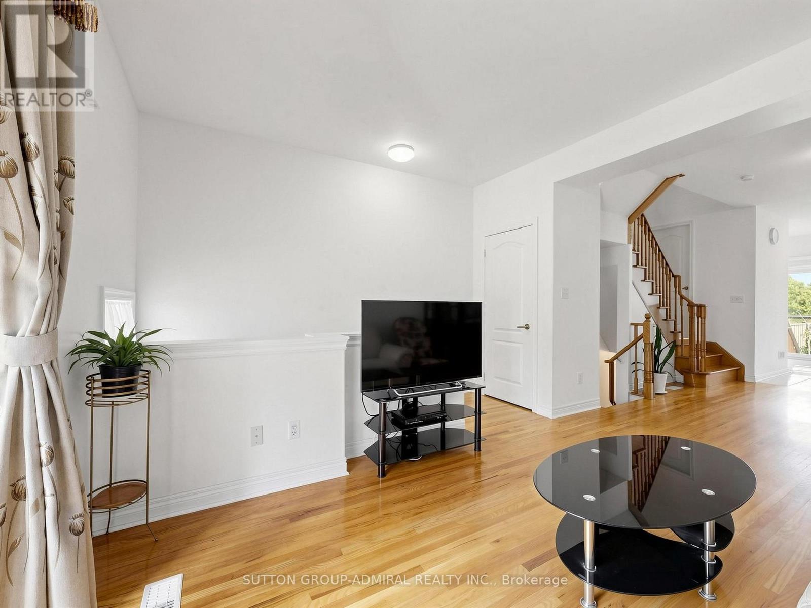 #5 1723 FINCH AVENUE W - 8