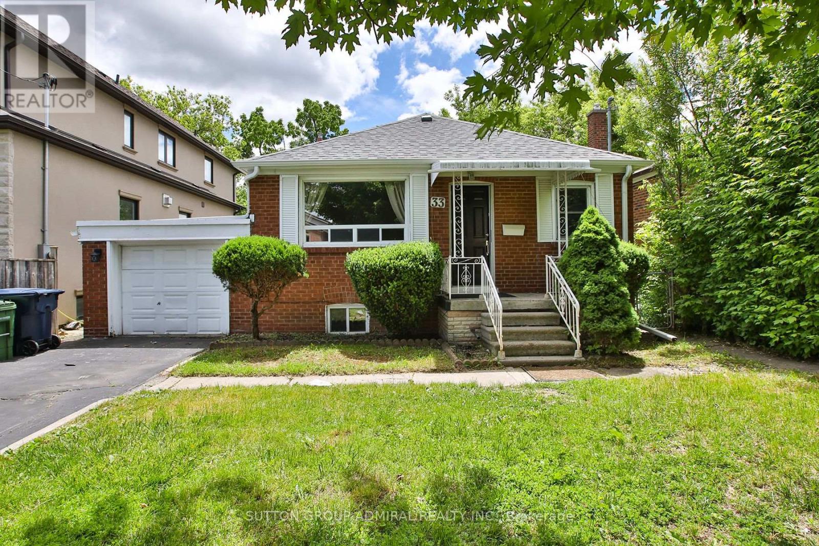 33 REGINA AVENUE - 1