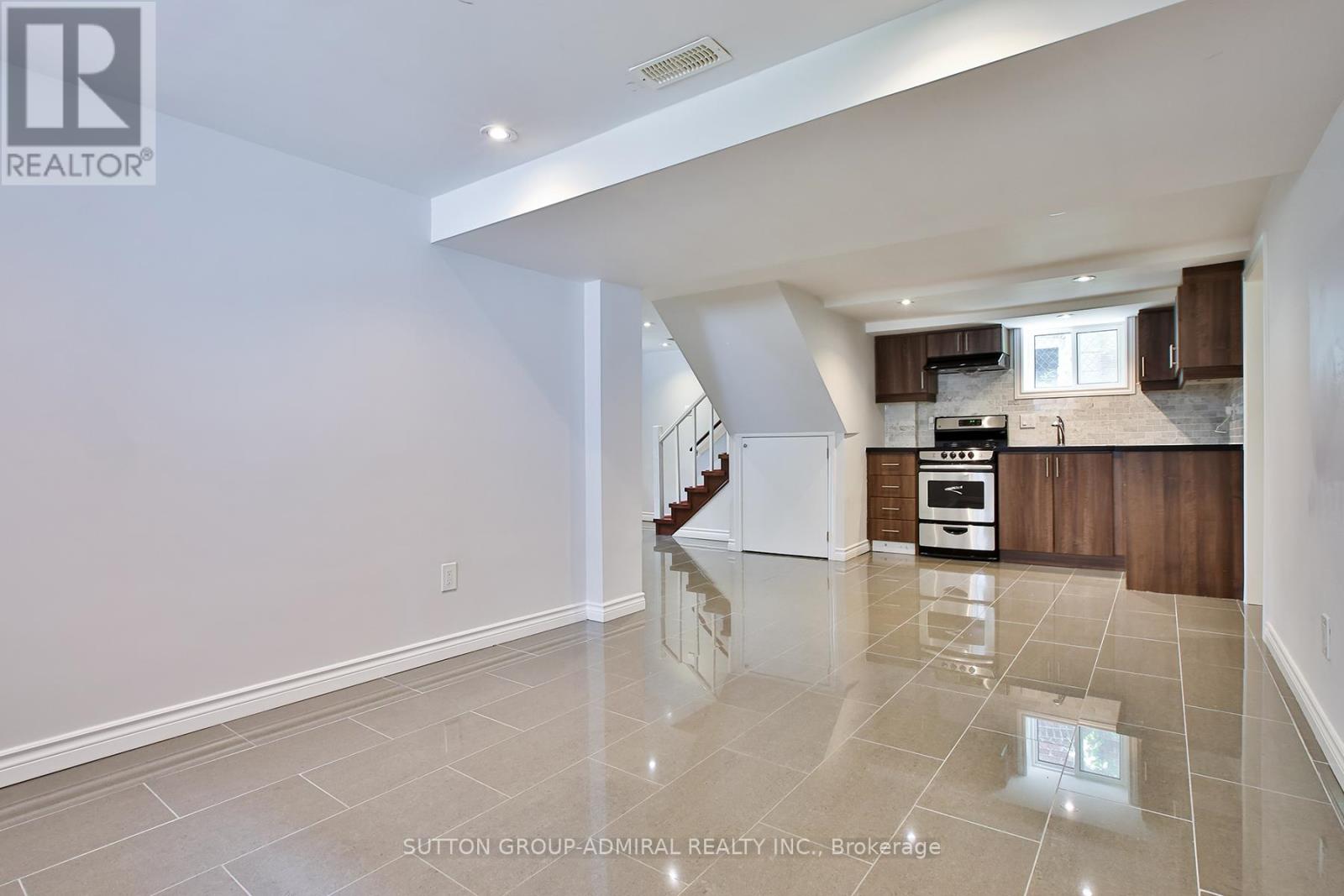 33 REGINA AVENUE - 24