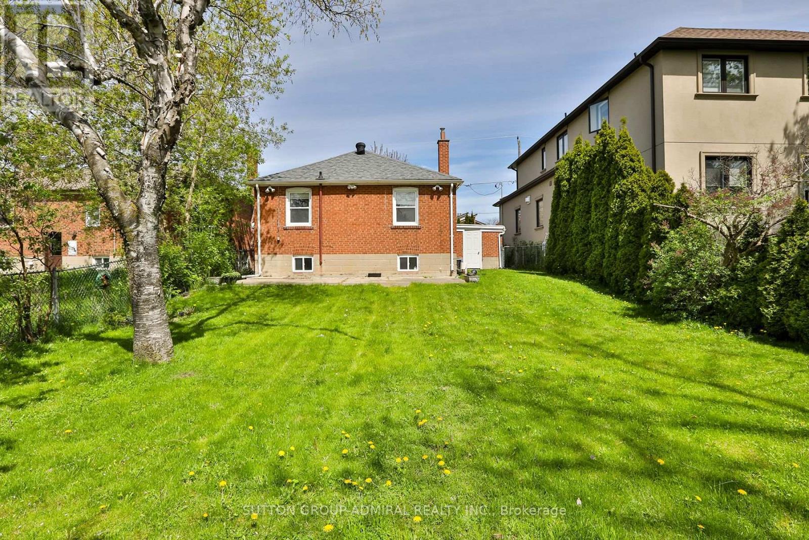 33 REGINA AVENUE - 36