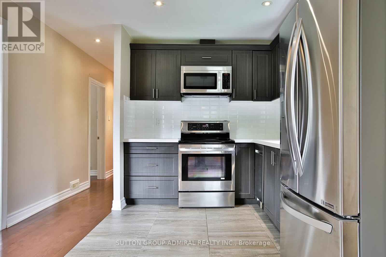 33 REGINA AVENUE - 7