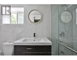 33 Regina Avenue, Toronto, ON M6A1R4 Photo 31