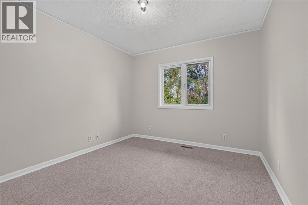 Listing photo – 320045 Range Road 241, Rural Kneehill County