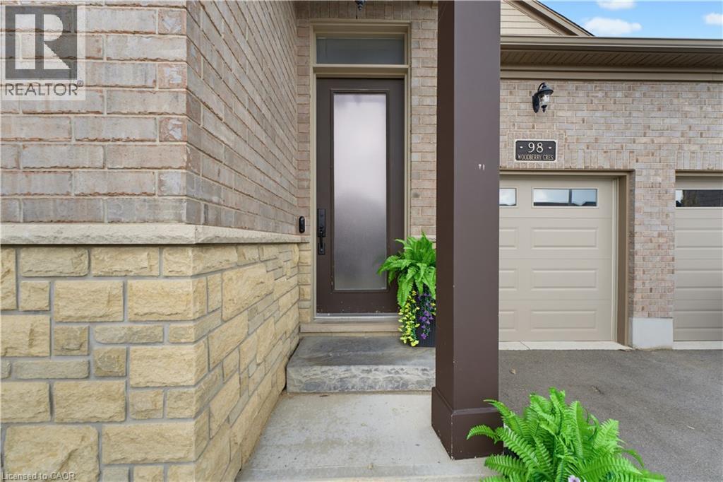 98 WOODBERRY Crescent — photo 3