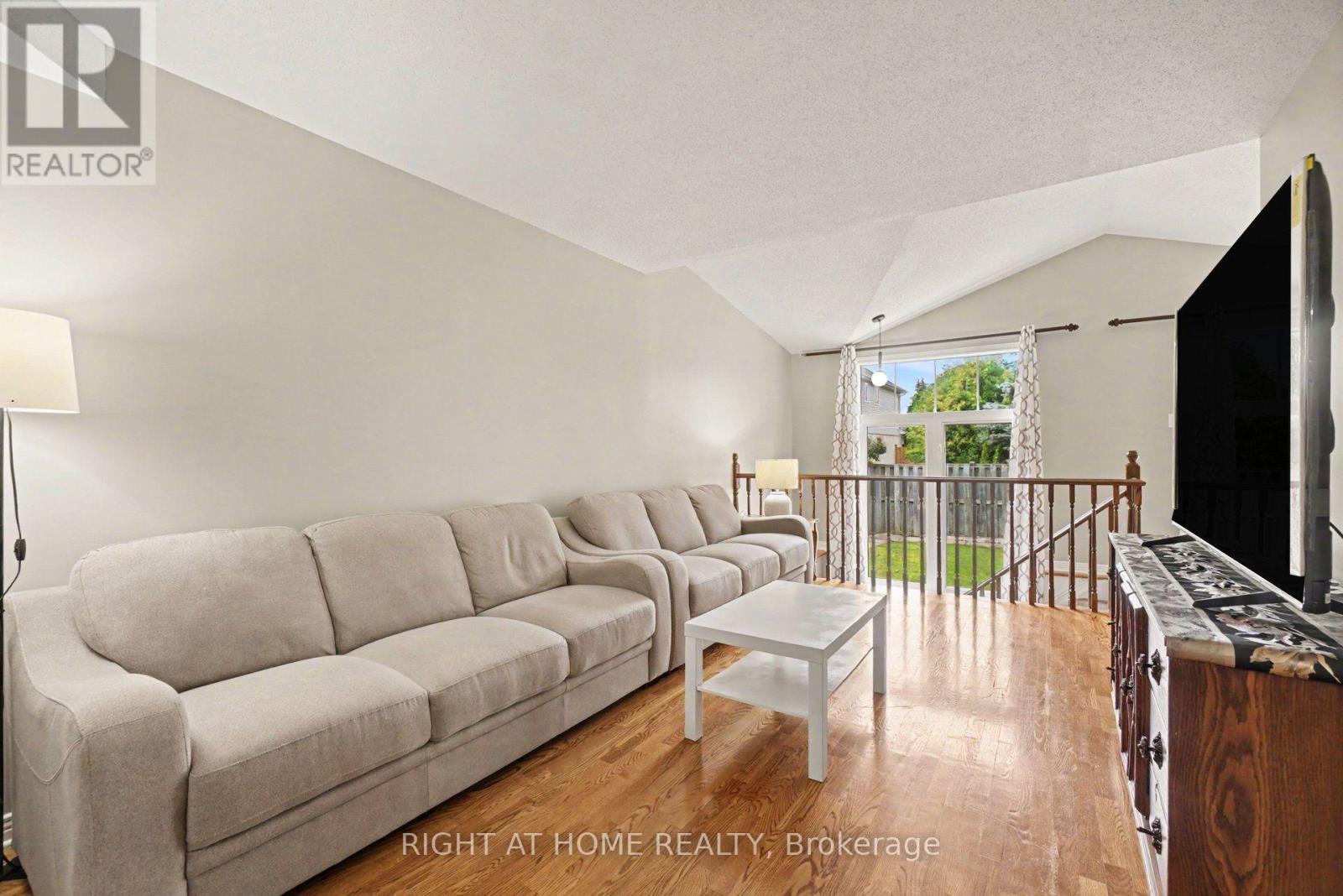 Spacious and Bright Living room