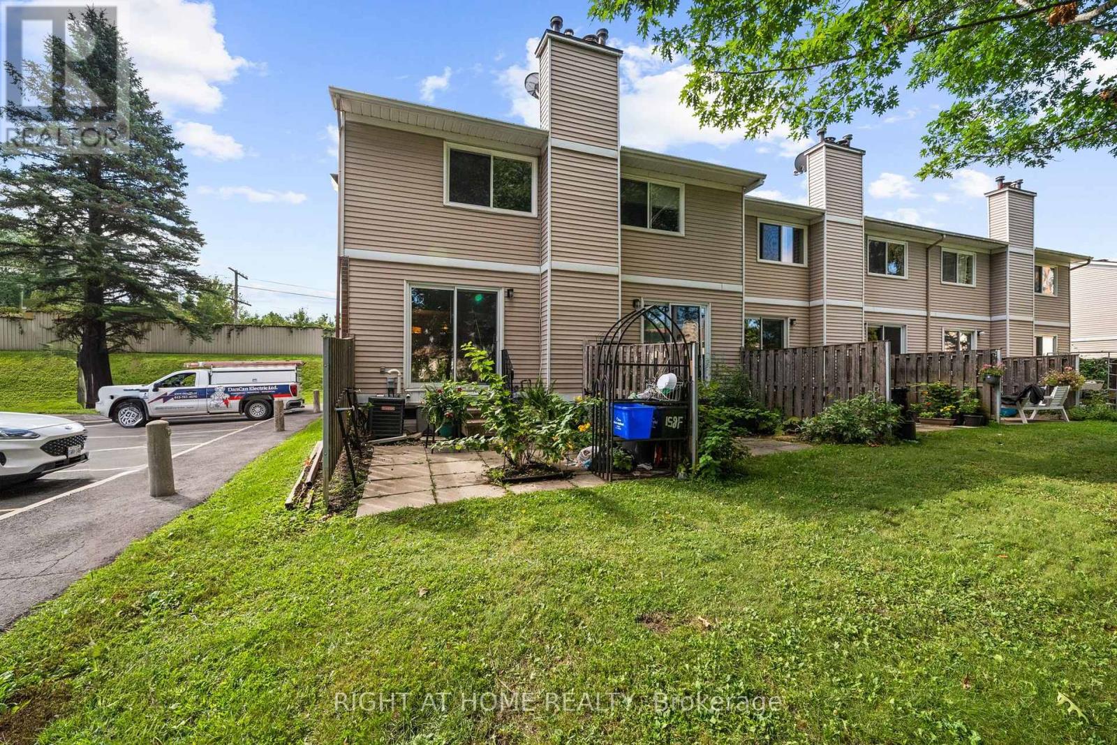 2 Bed, 2 Bath House for Sale in Ottawa – 158F VALLEY STREAM DRIVE, Ottawa – MLS# X13751480 - Image 20