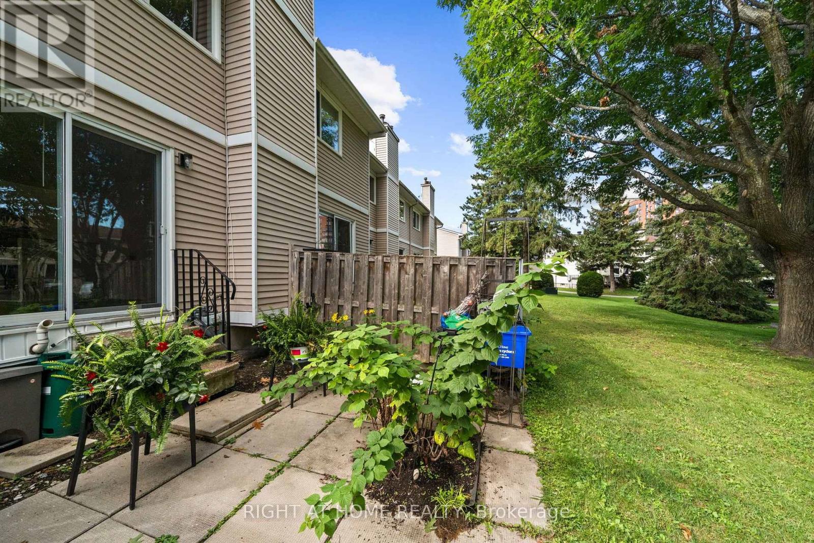 2 Bed, 2 Bath House for Sale in Ottawa – 158F VALLEY STREAM DRIVE, Ottawa – MLS# X13751480 - Image 21