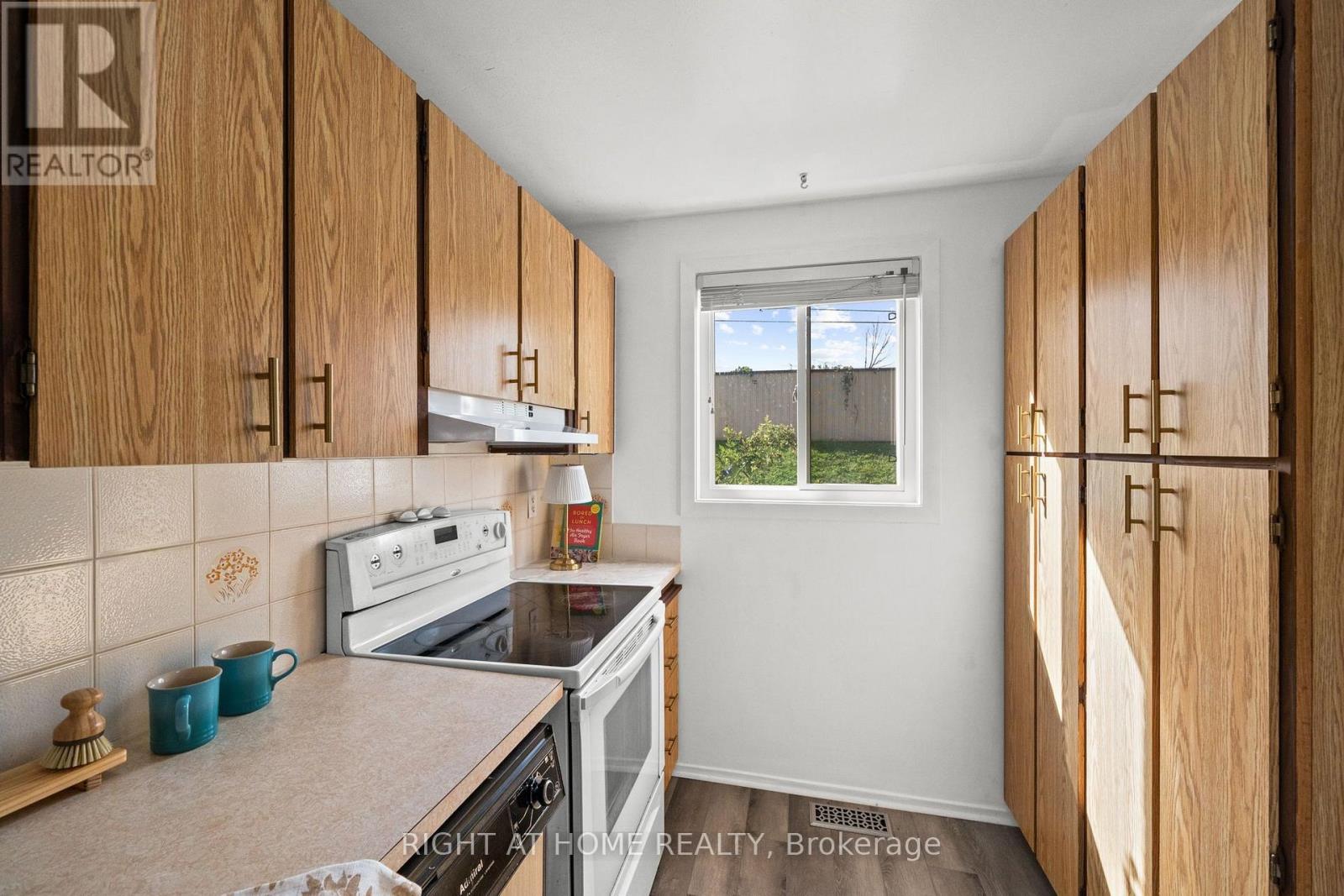 158F VALLEY STREAM DRIVE, Ottawa — photo 6