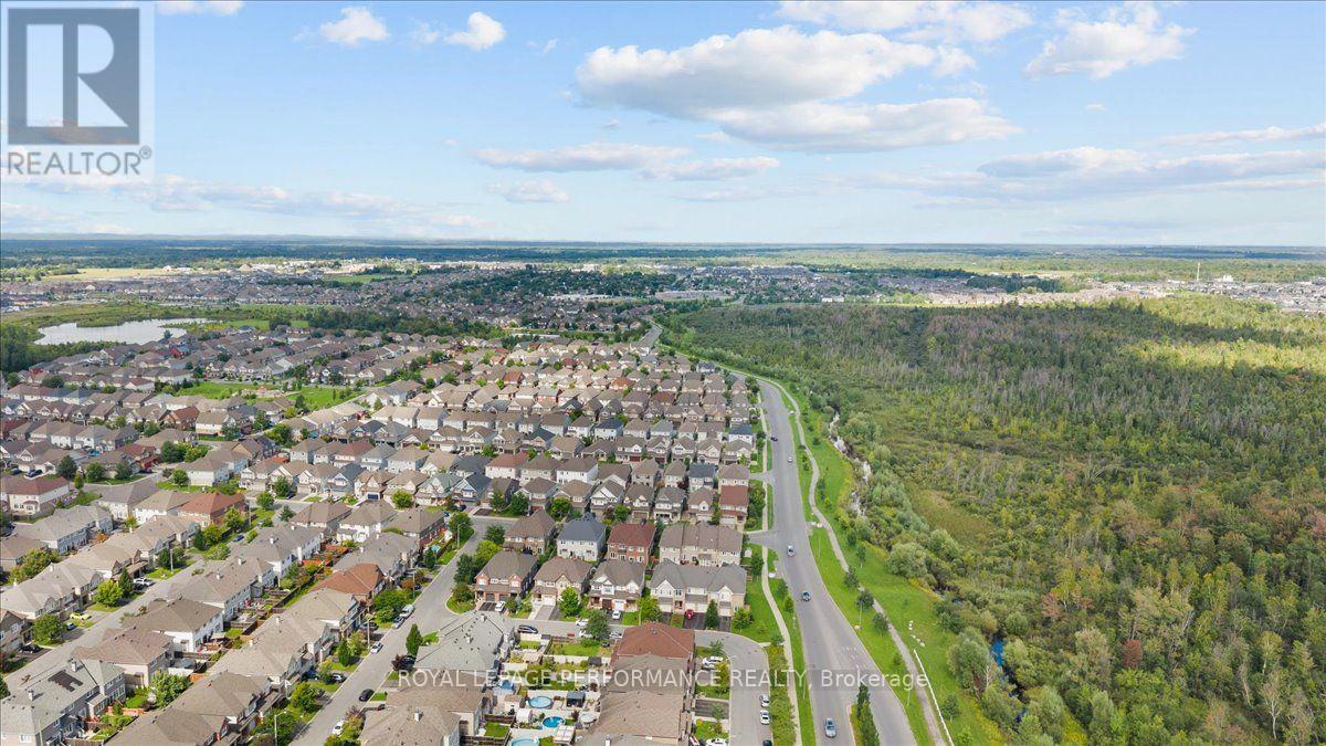 929 VERBENA CRESCENT - 44