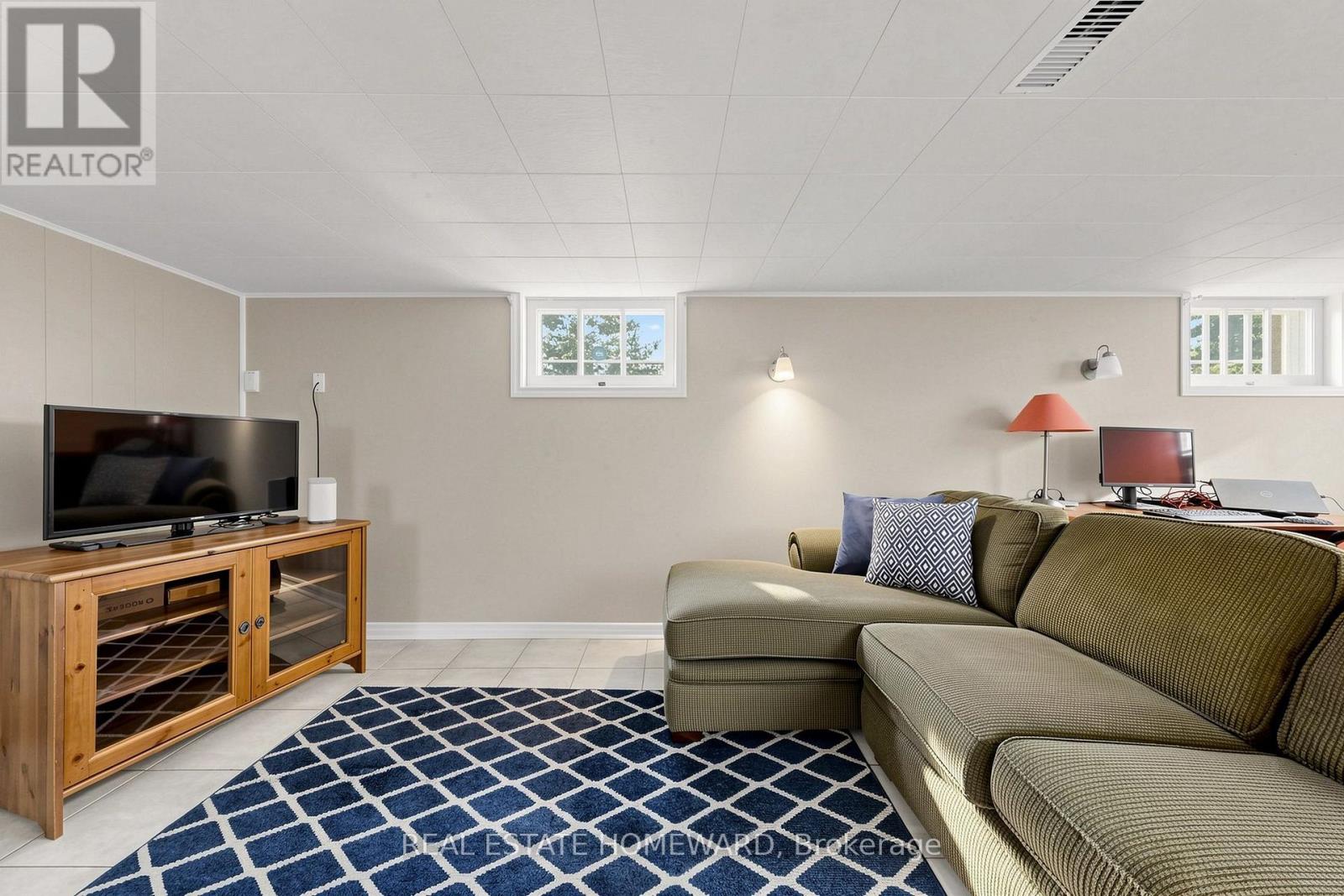 120 PITT AVENUE - 27