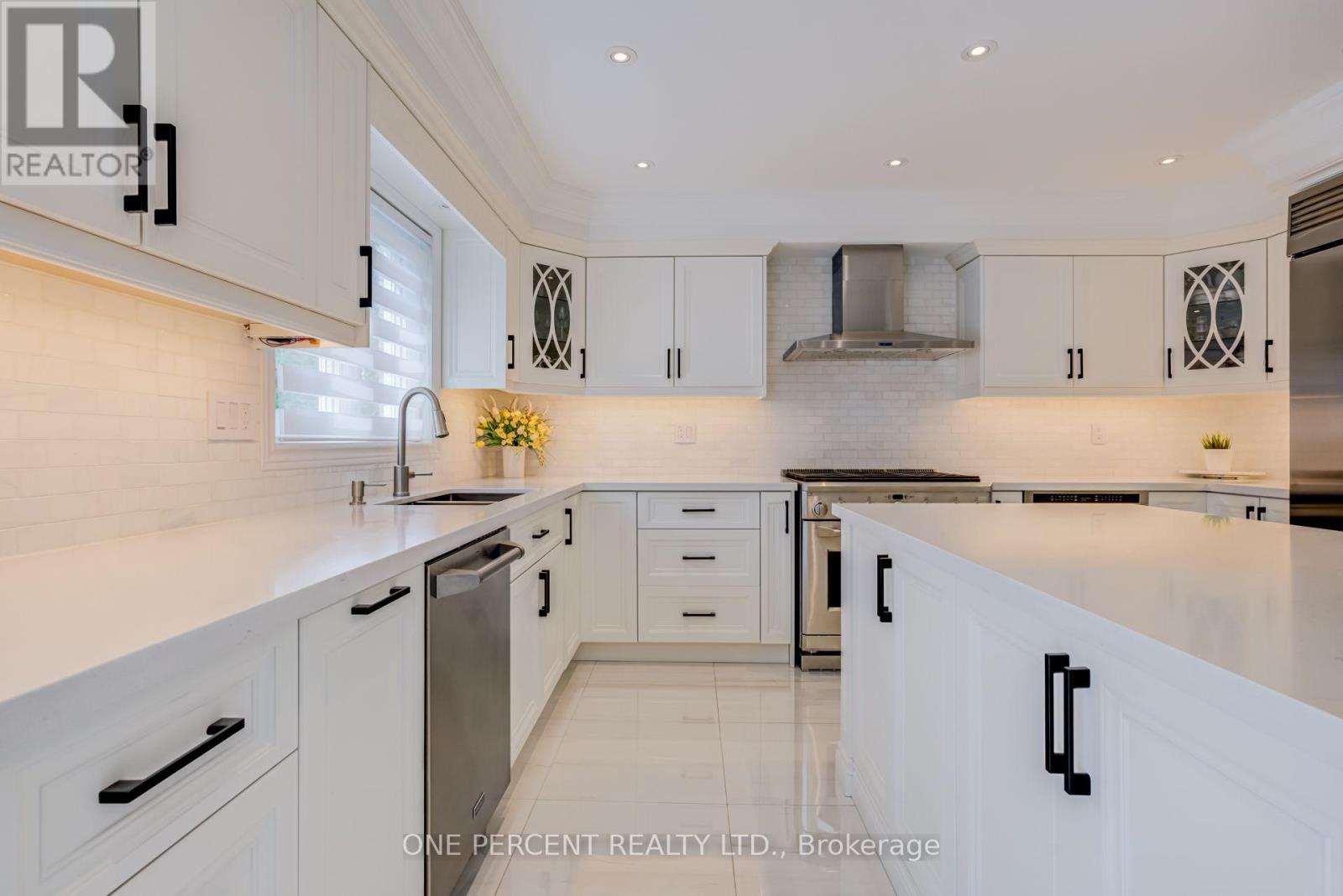 7 MENDIP CRESCENT - 12