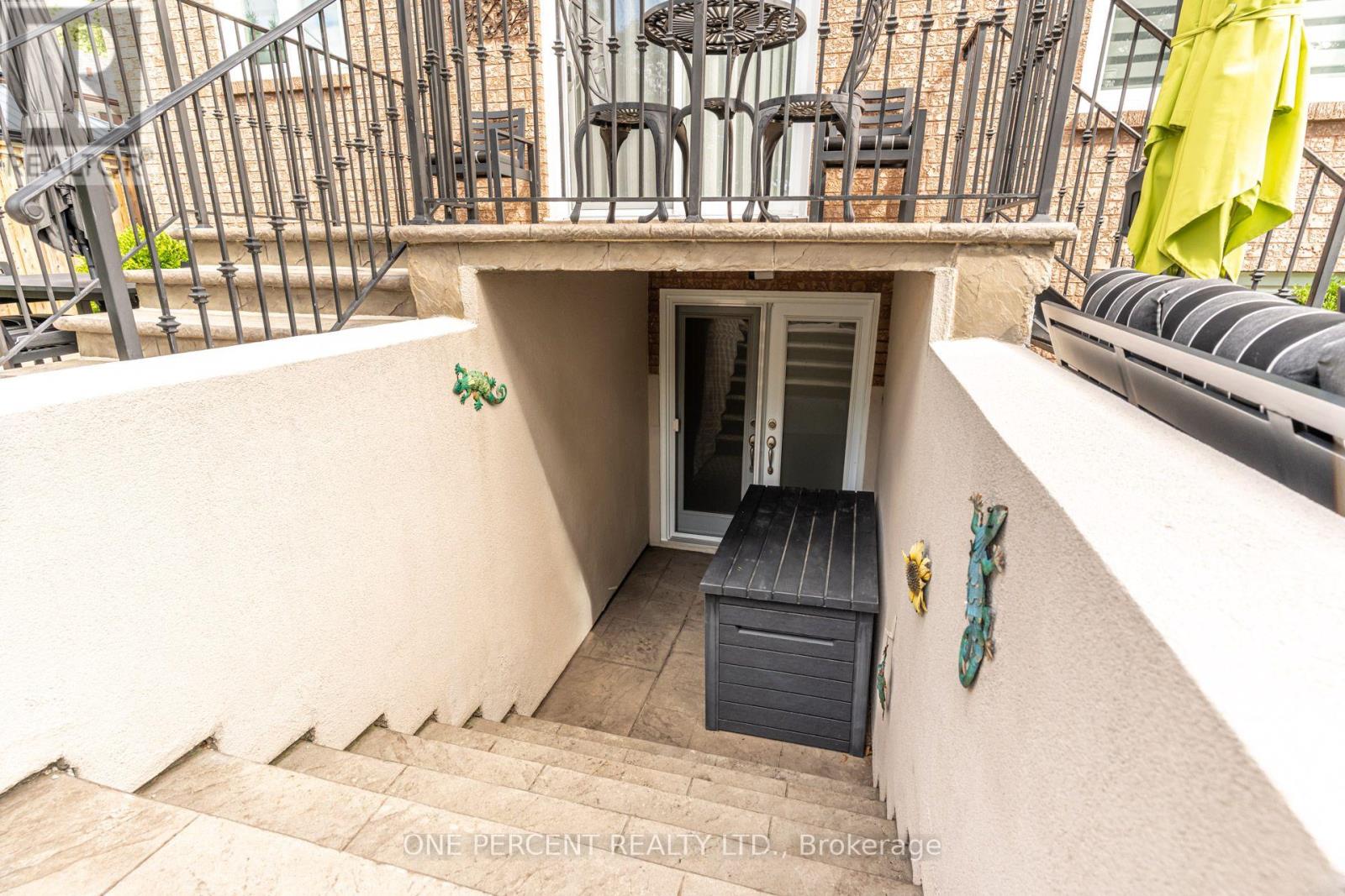 7 MENDIP CRESCENT - 46