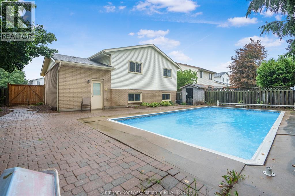 15 MONARCH DRIVE - 32