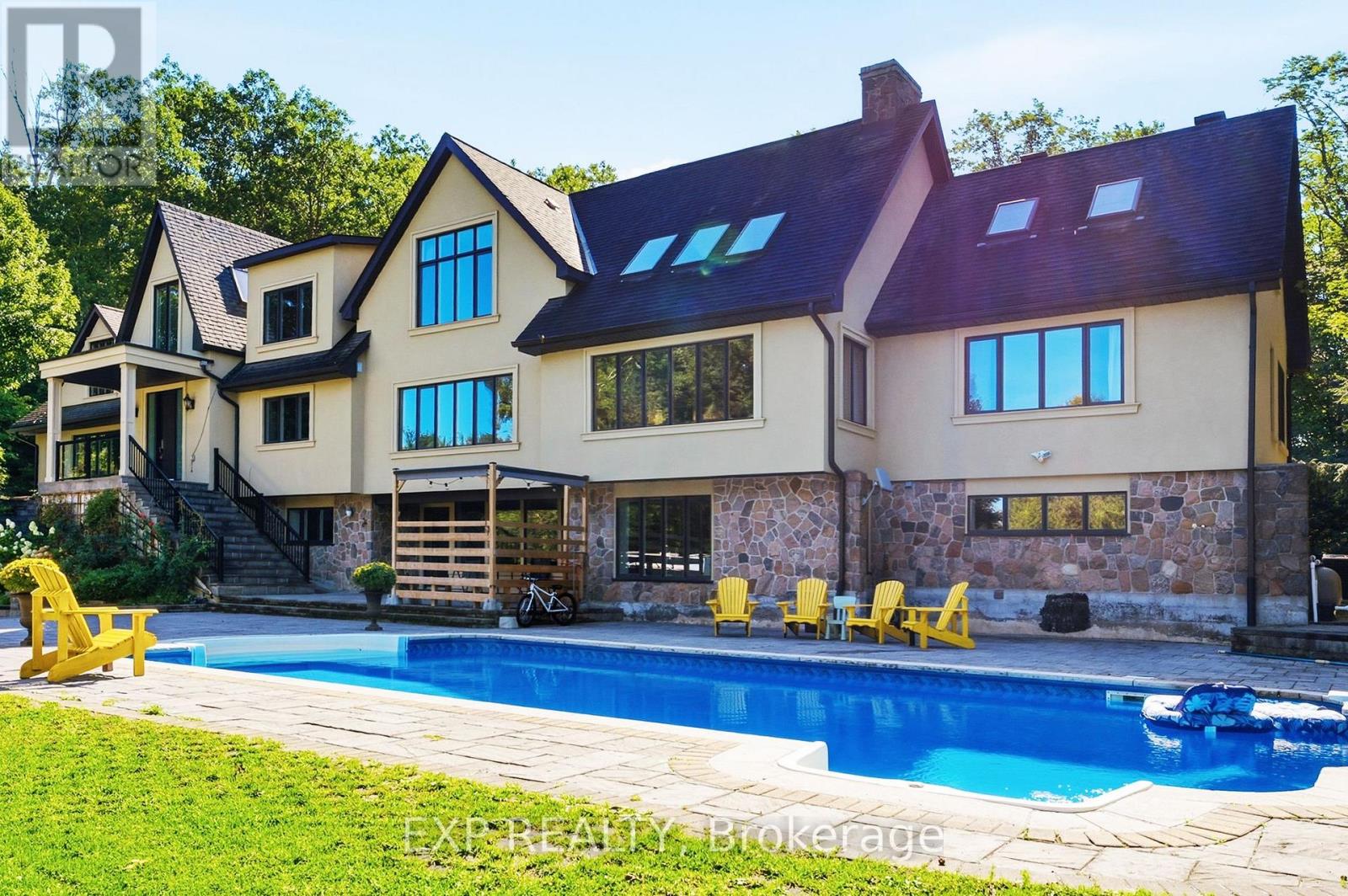 1785 Davis Drive W, King — photo 2