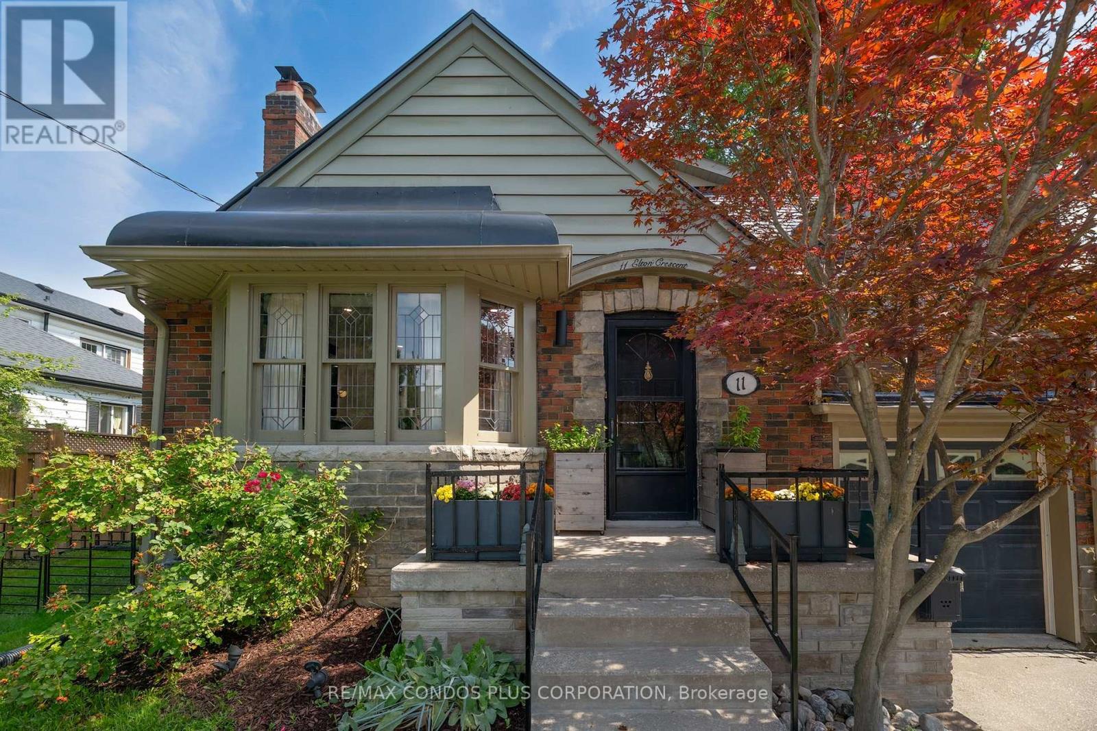 11 ELTON CRESCENT - 1