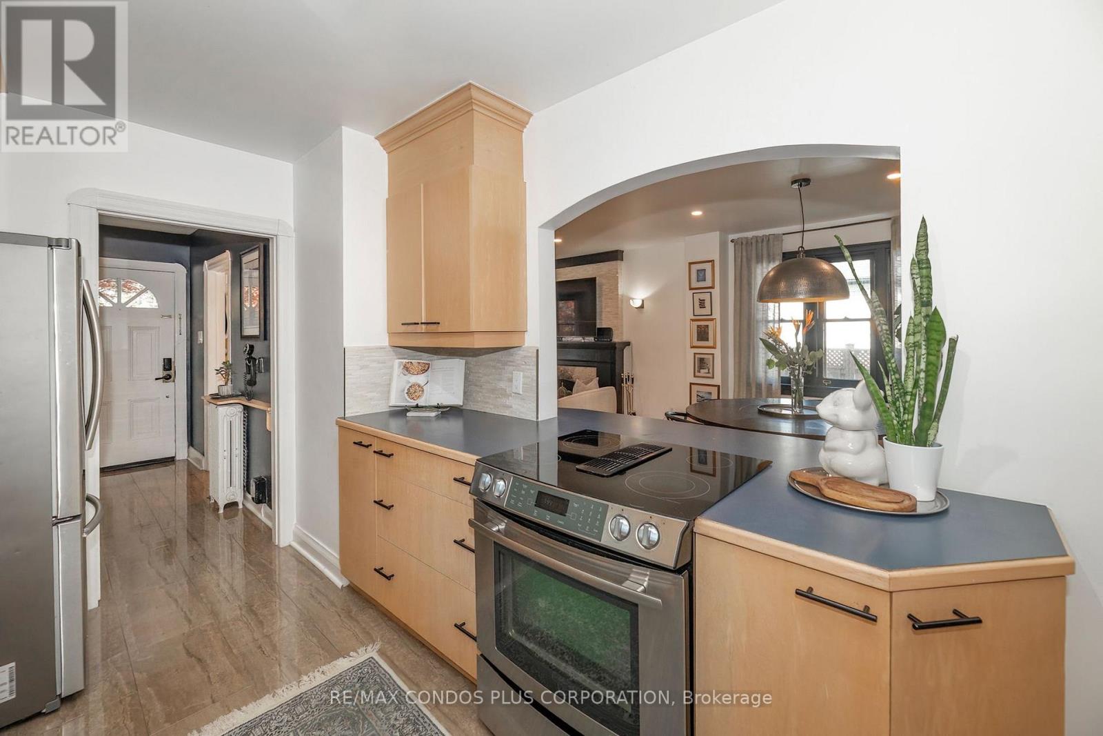 11 ELTON CRESCENT - 11