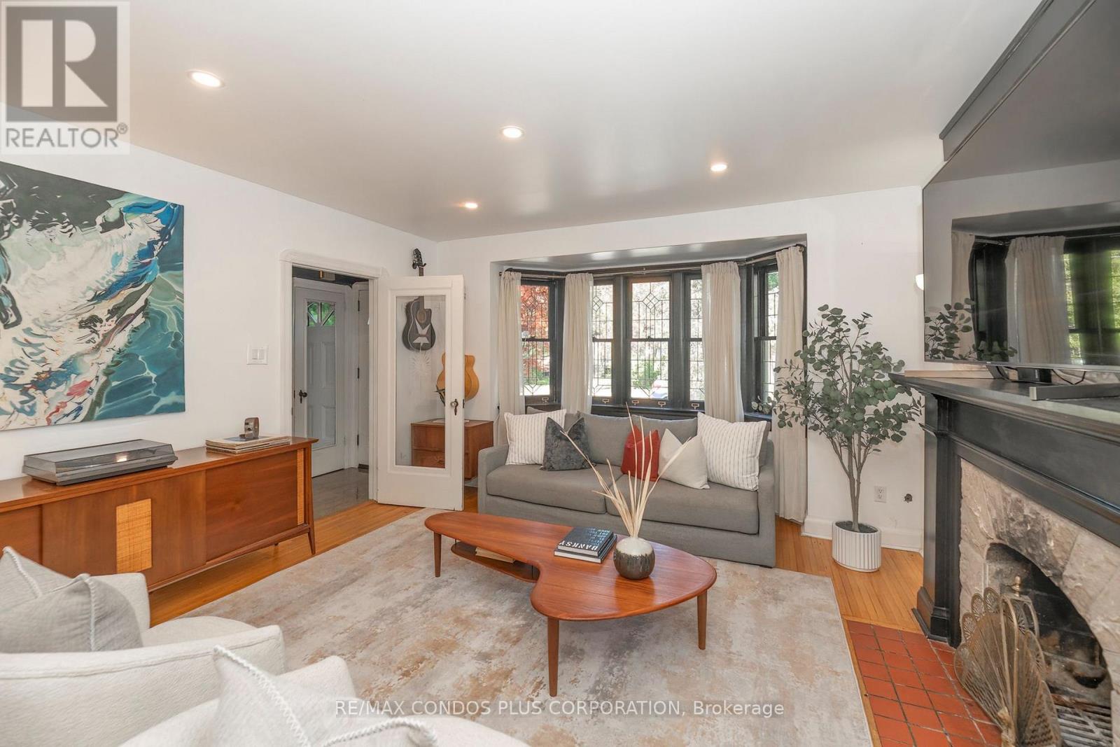 11 ELTON CRESCENT - 6
