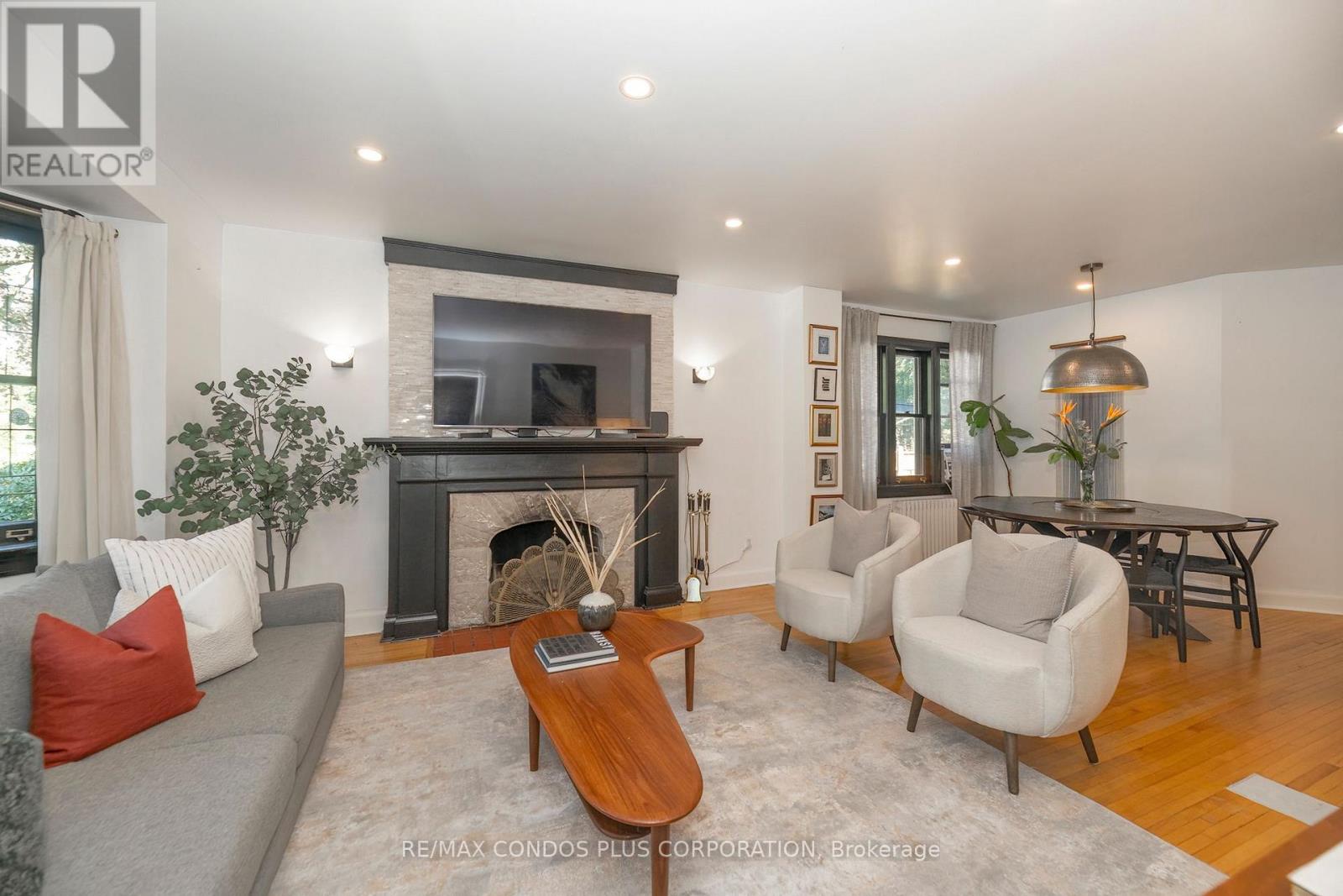 11 ELTON CRESCENT - 7